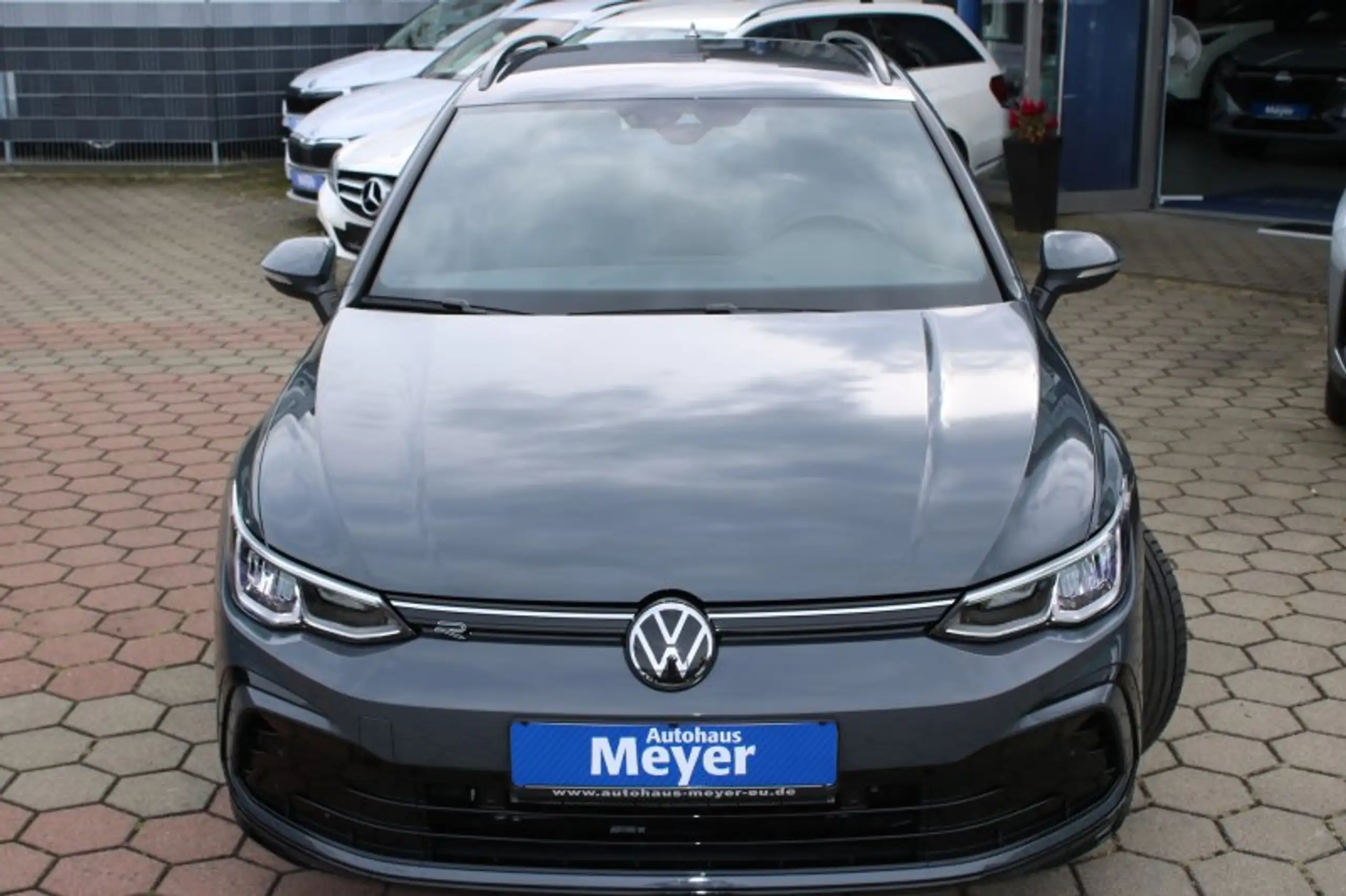 Volkswagen - Golf