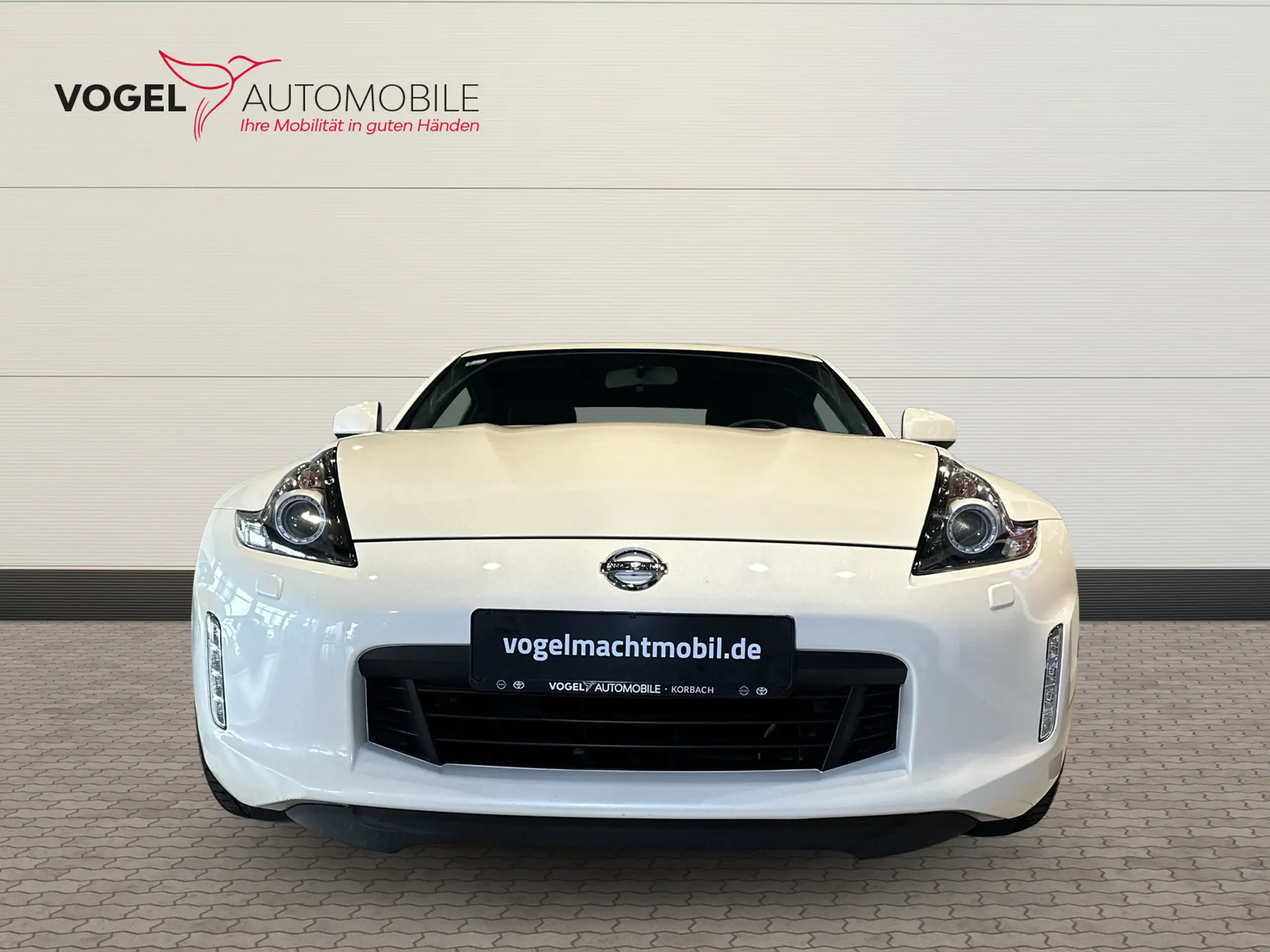 Nissan - 370Z