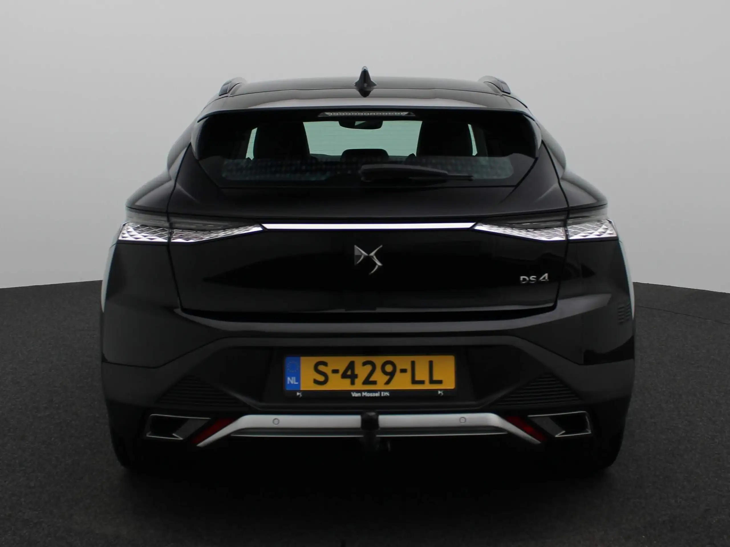 DS Automobiles - DS 4