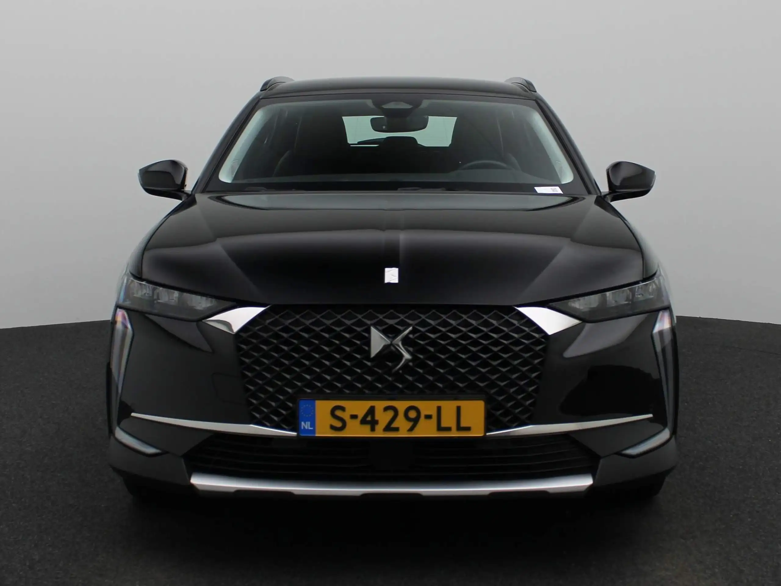 DS Automobiles - DS 4