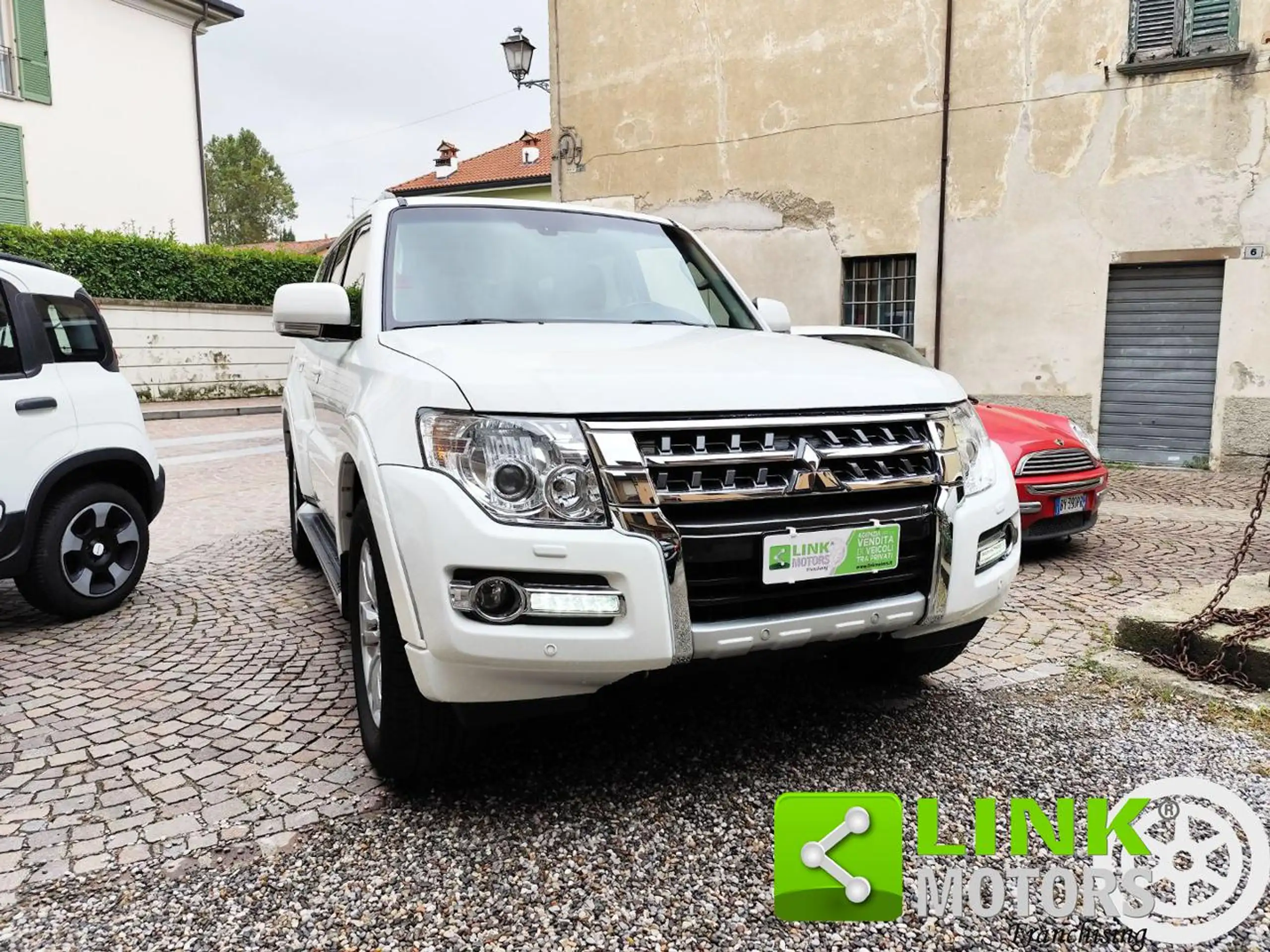 Mitsubishi - Pajero