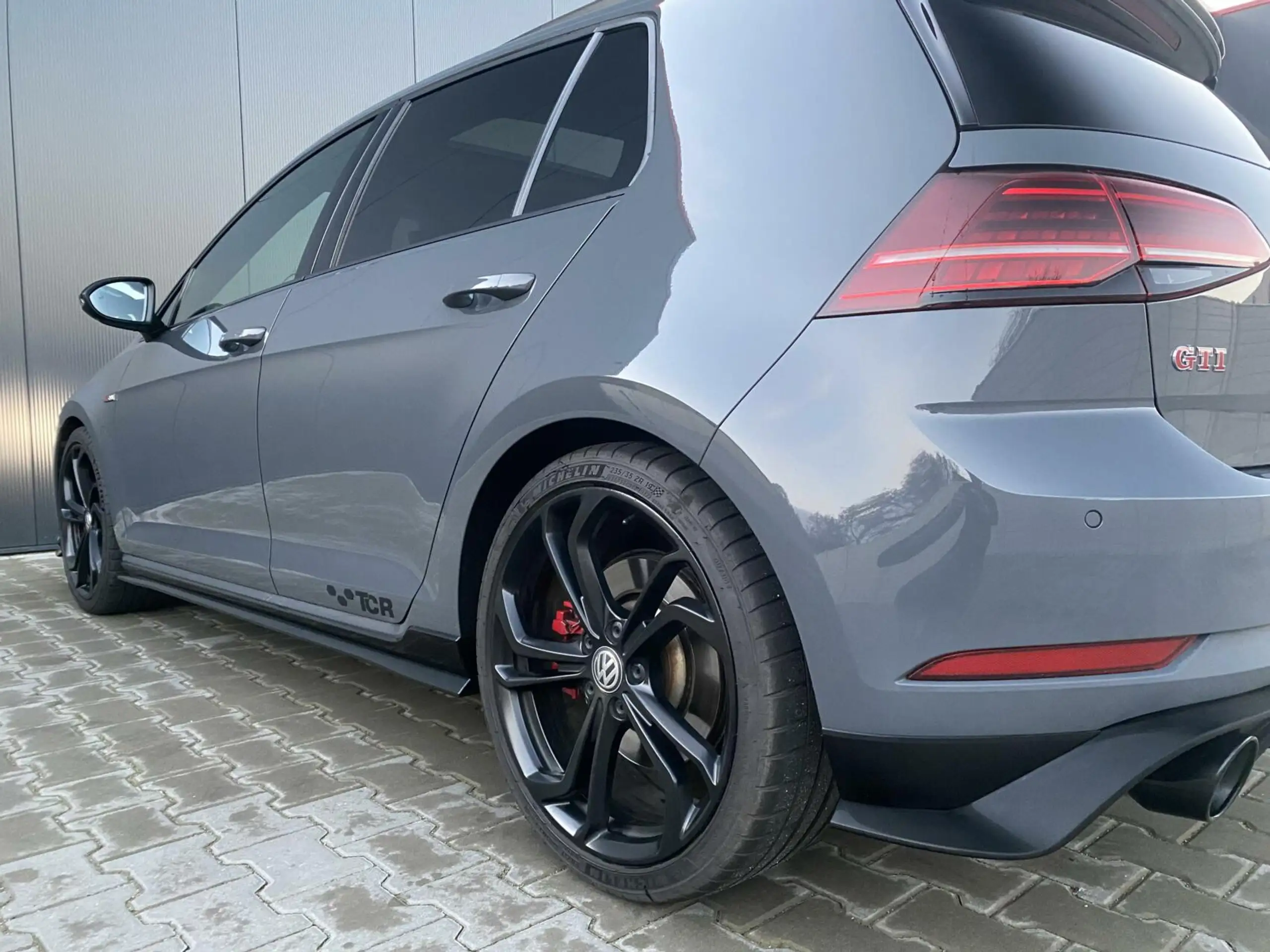 Volkswagen - Golf GTI