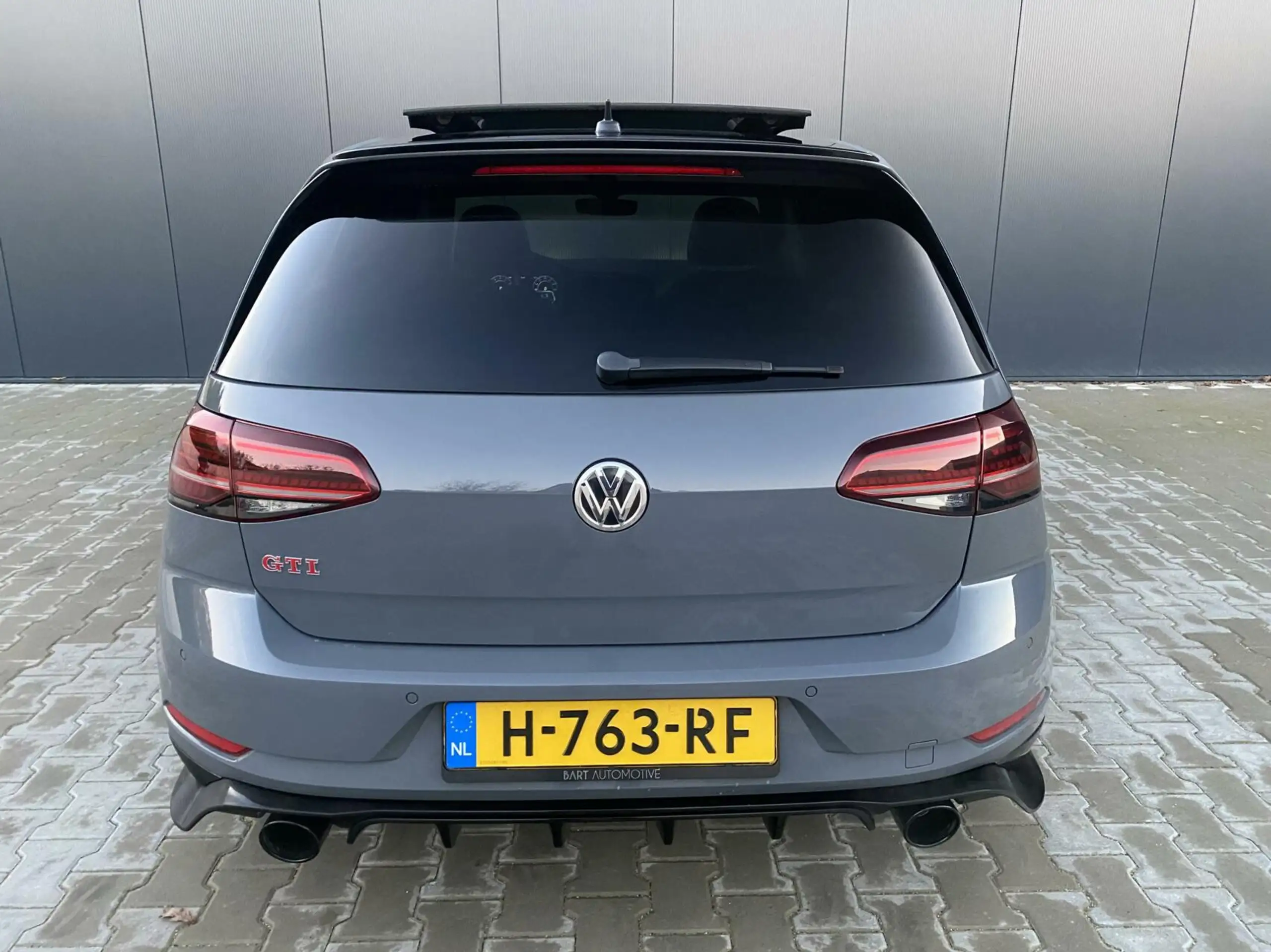 Volkswagen - Golf GTI