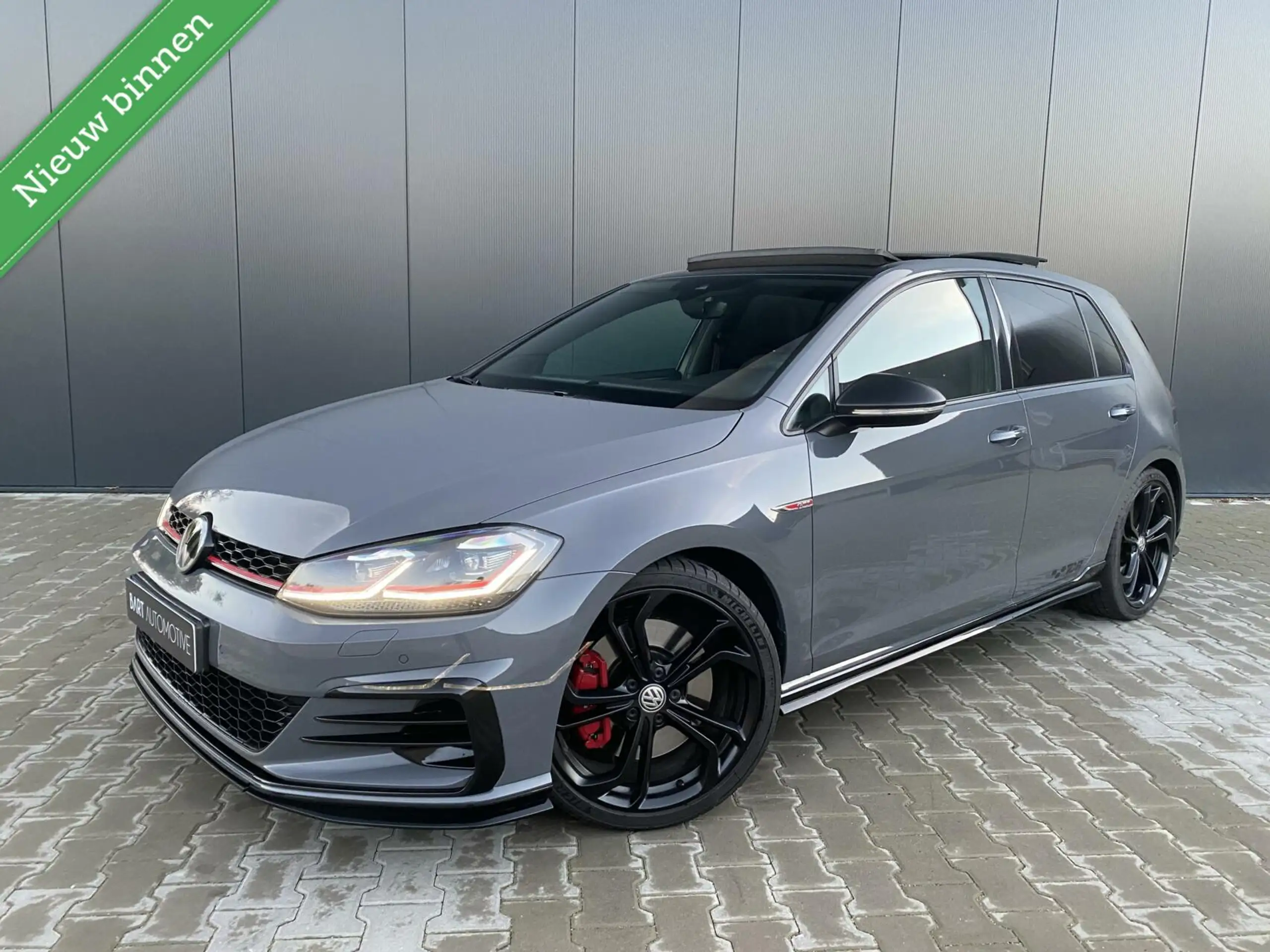 Volkswagen - Golf GTI