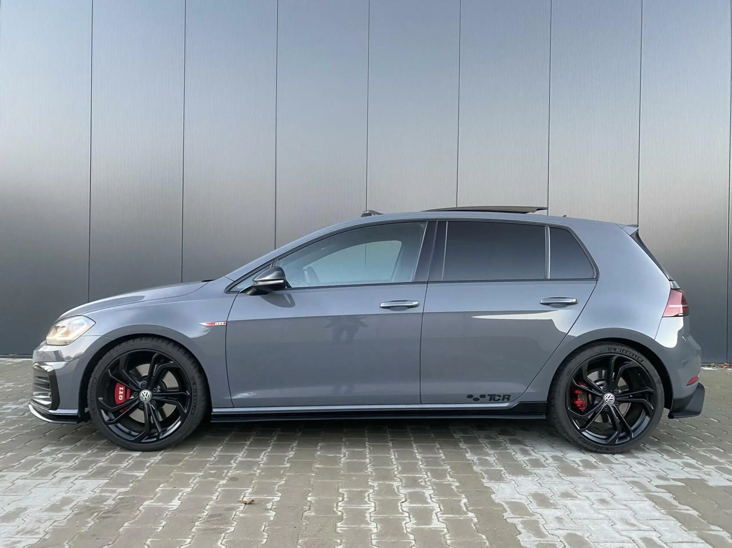 Volkswagen - Golf GTI