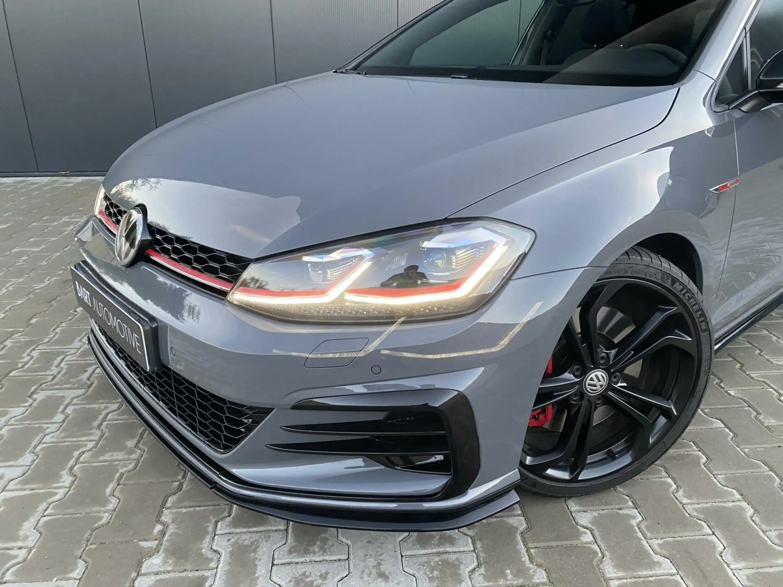 Volkswagen - Golf GTI