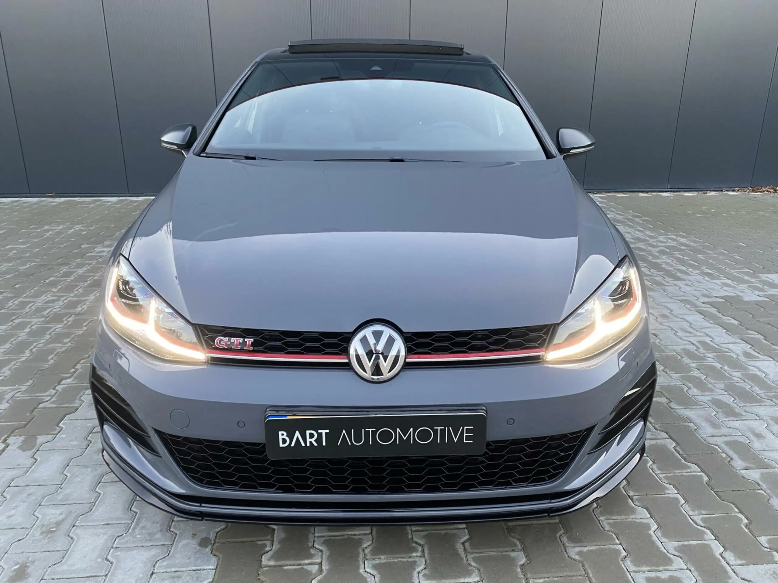 Volkswagen - Golf GTI