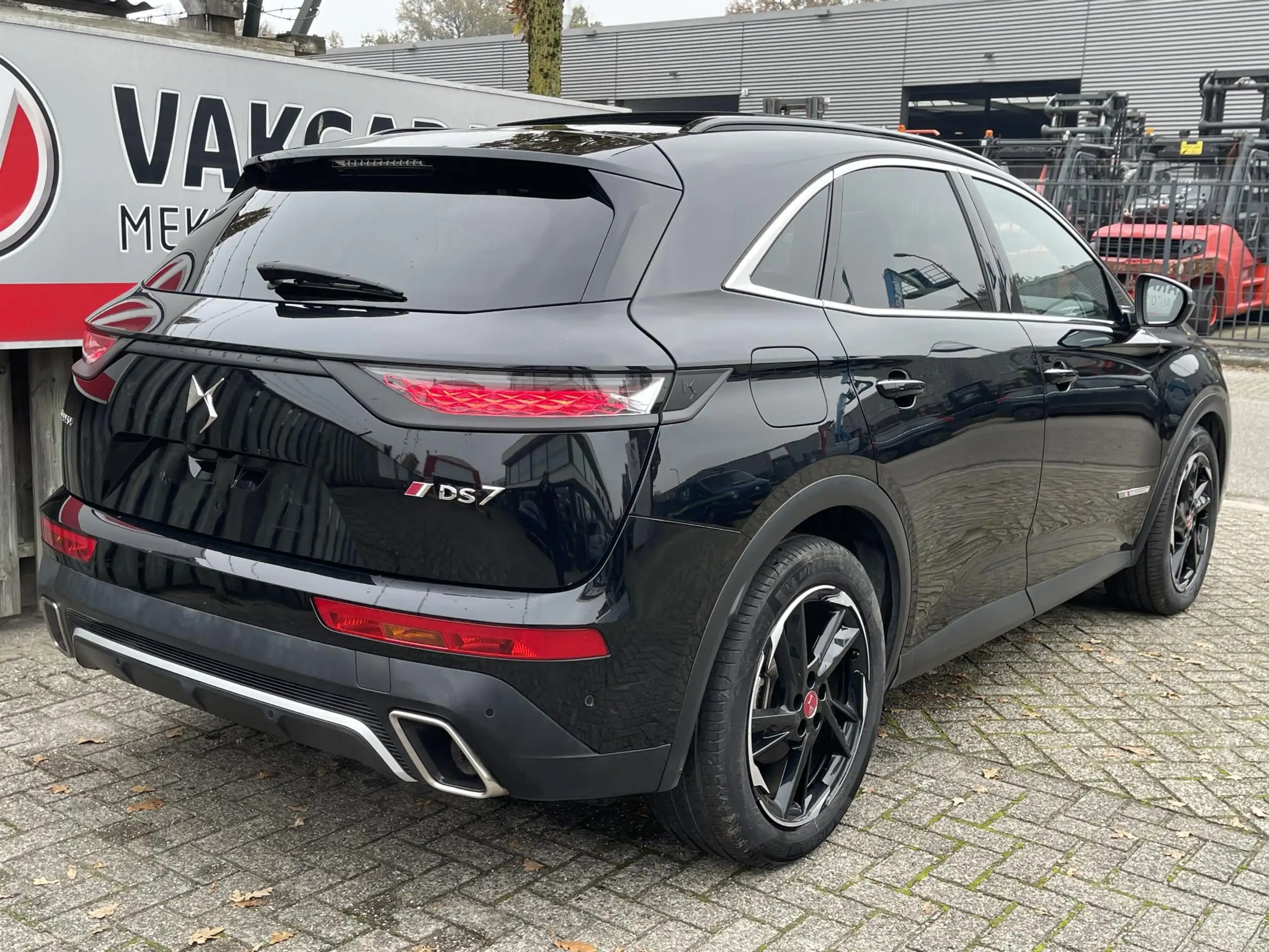 DS Automobiles - DS 7 Crossback