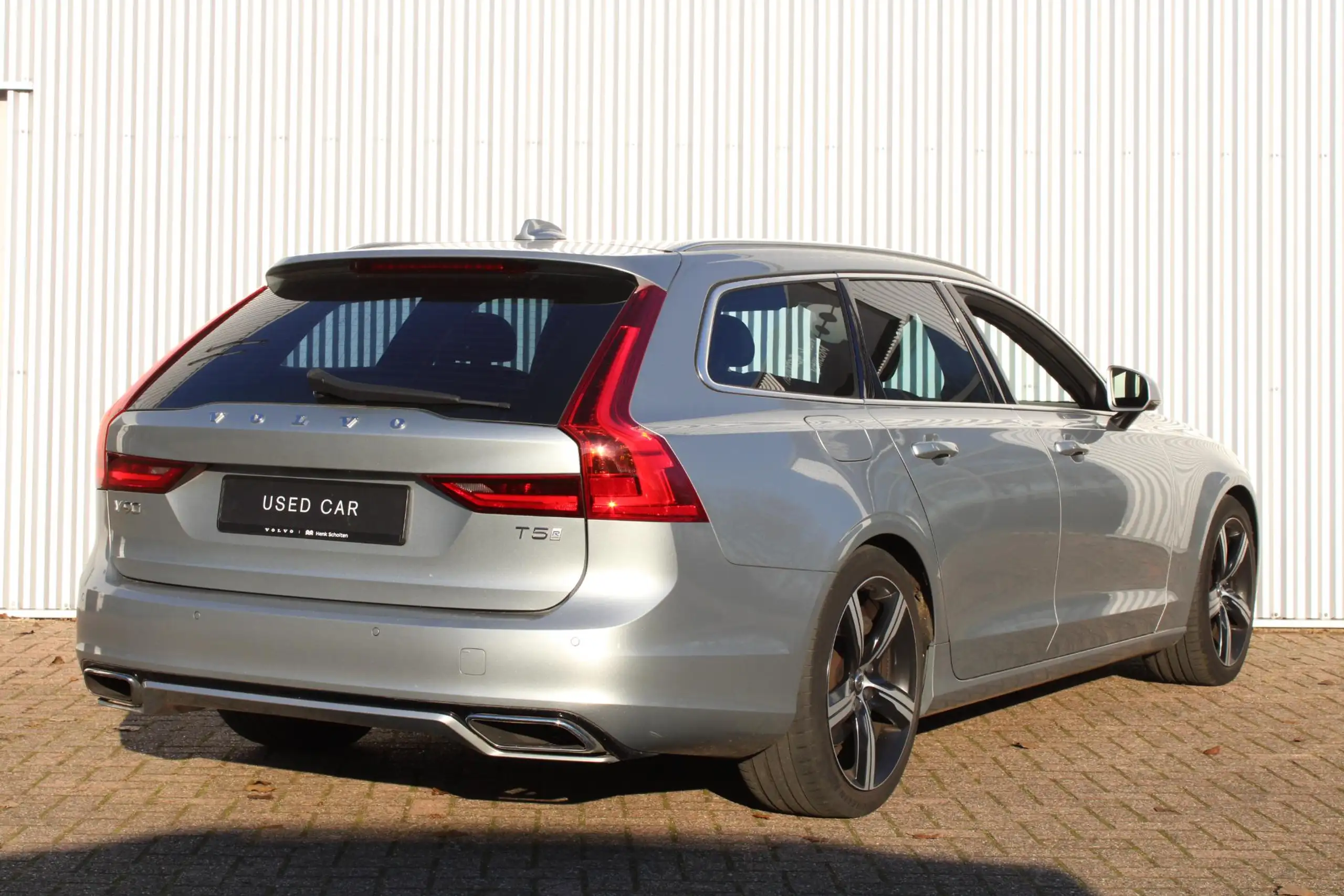 Volvo - V90