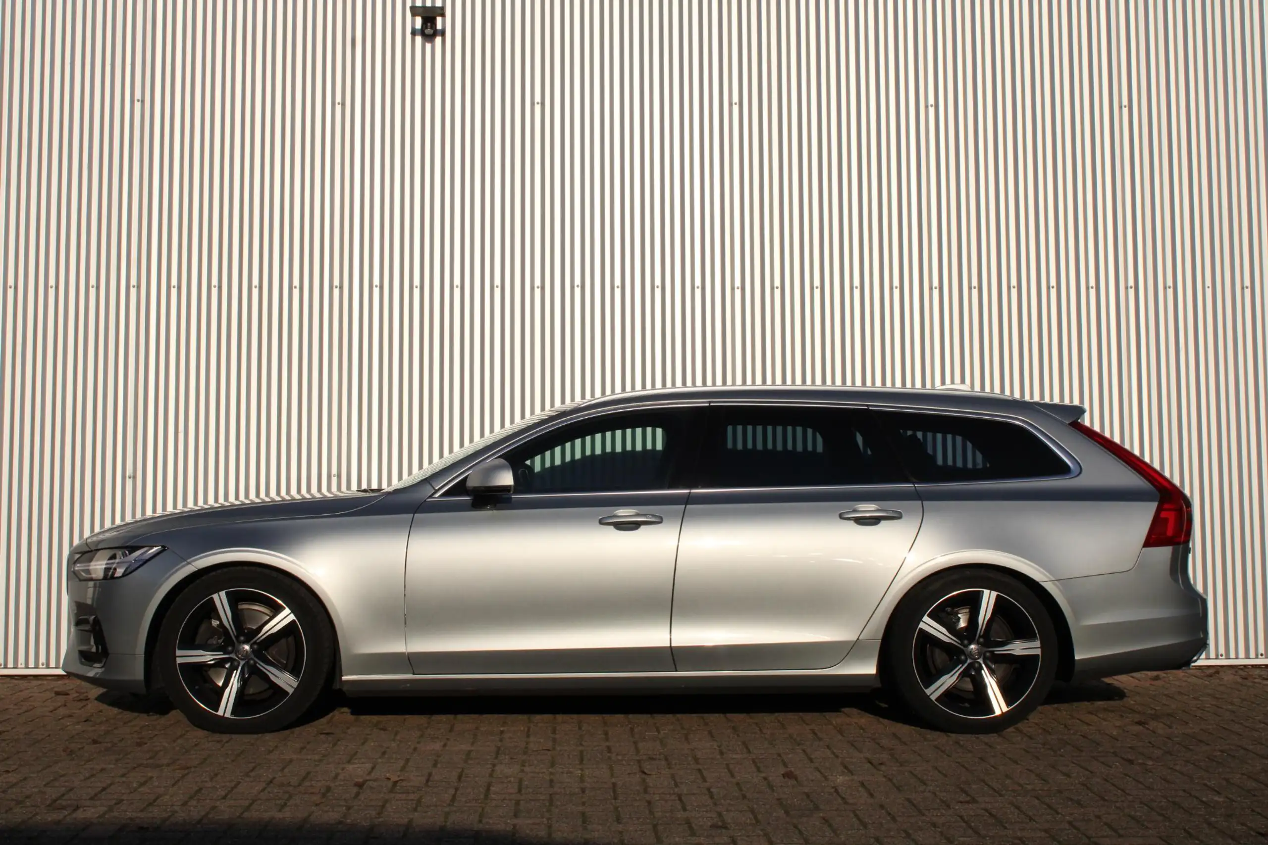 Volvo - V90