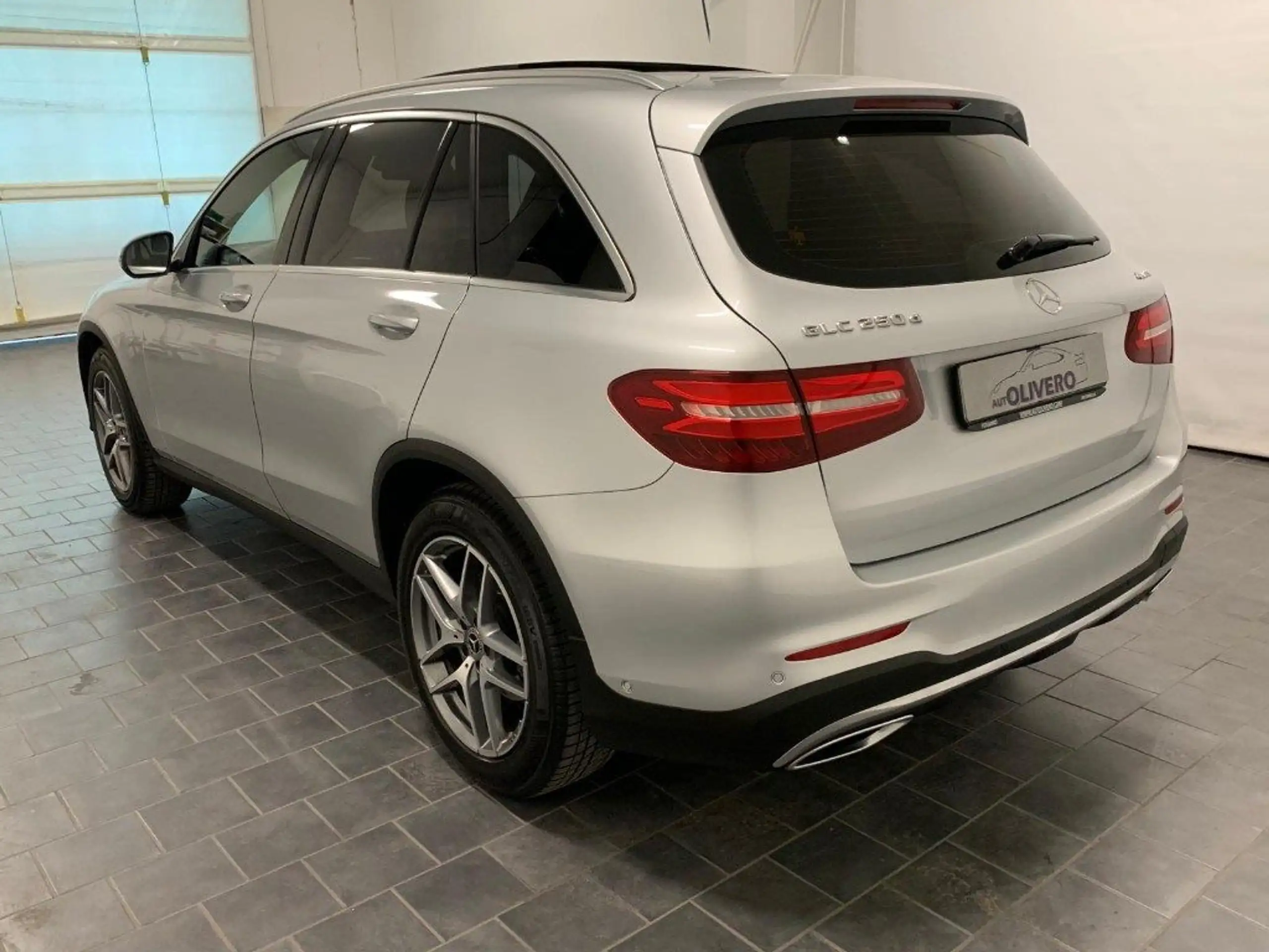 Mercedes-Benz - GLC 250