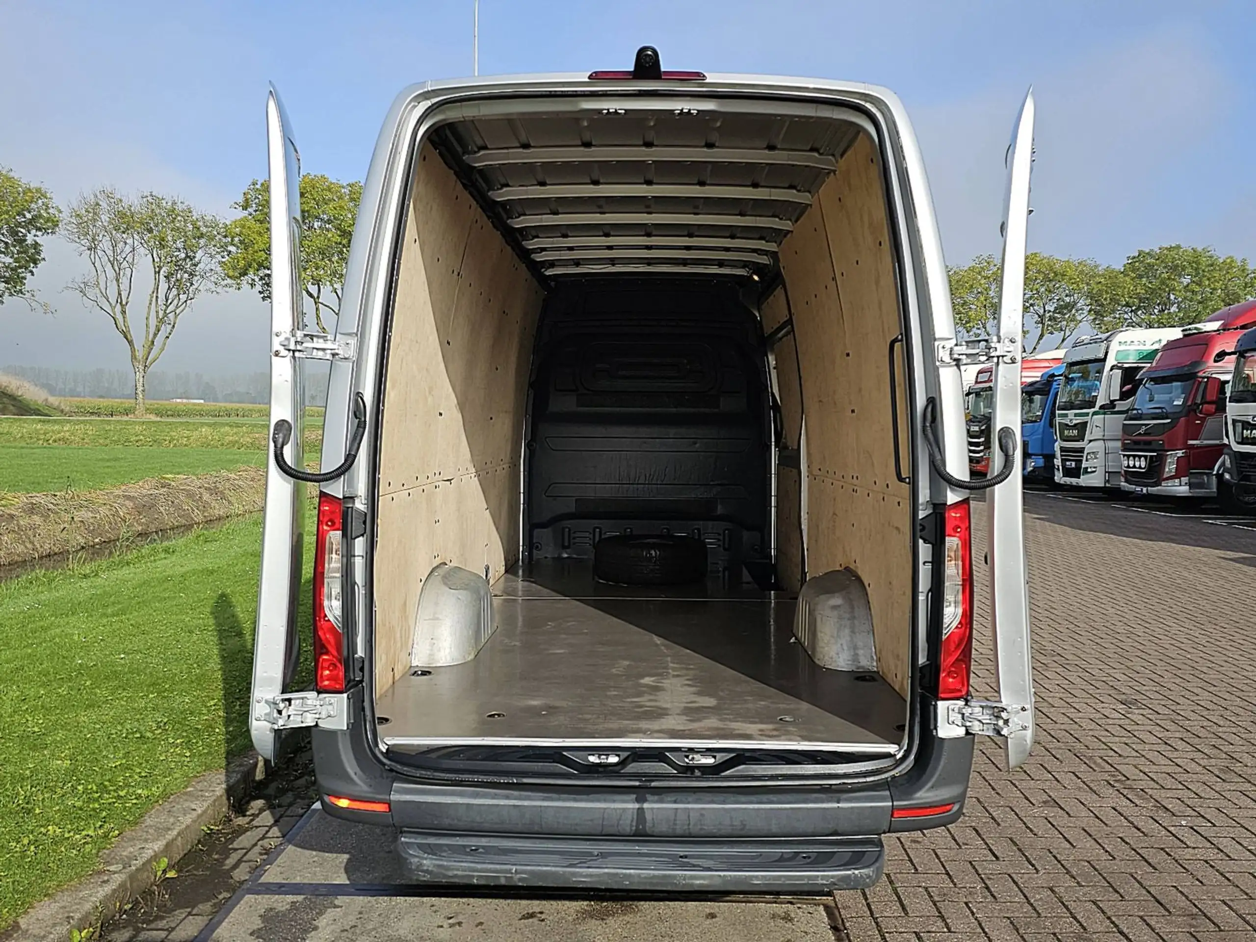 Mercedes-Benz - Sprinter