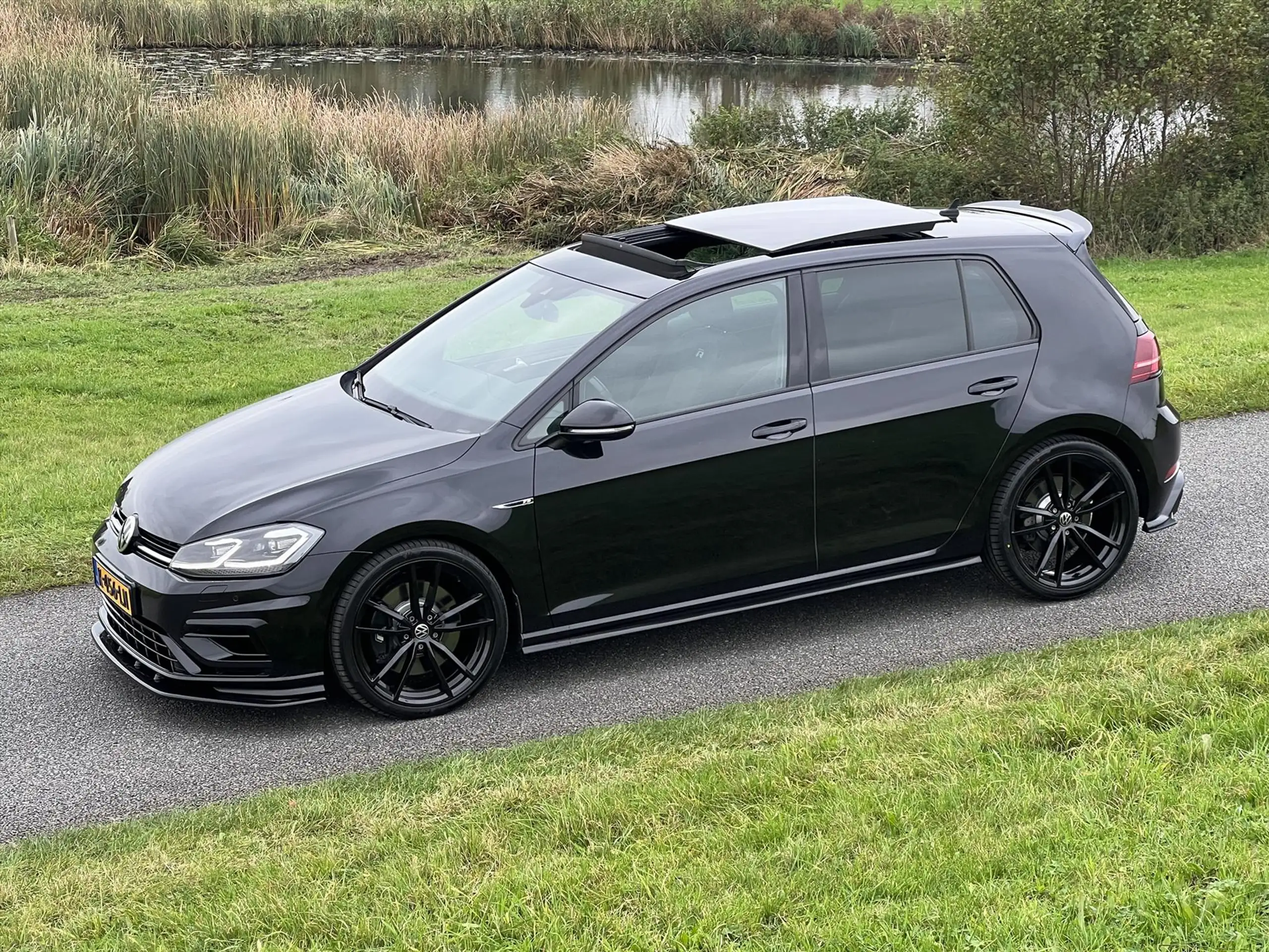 Volkswagen - Golf