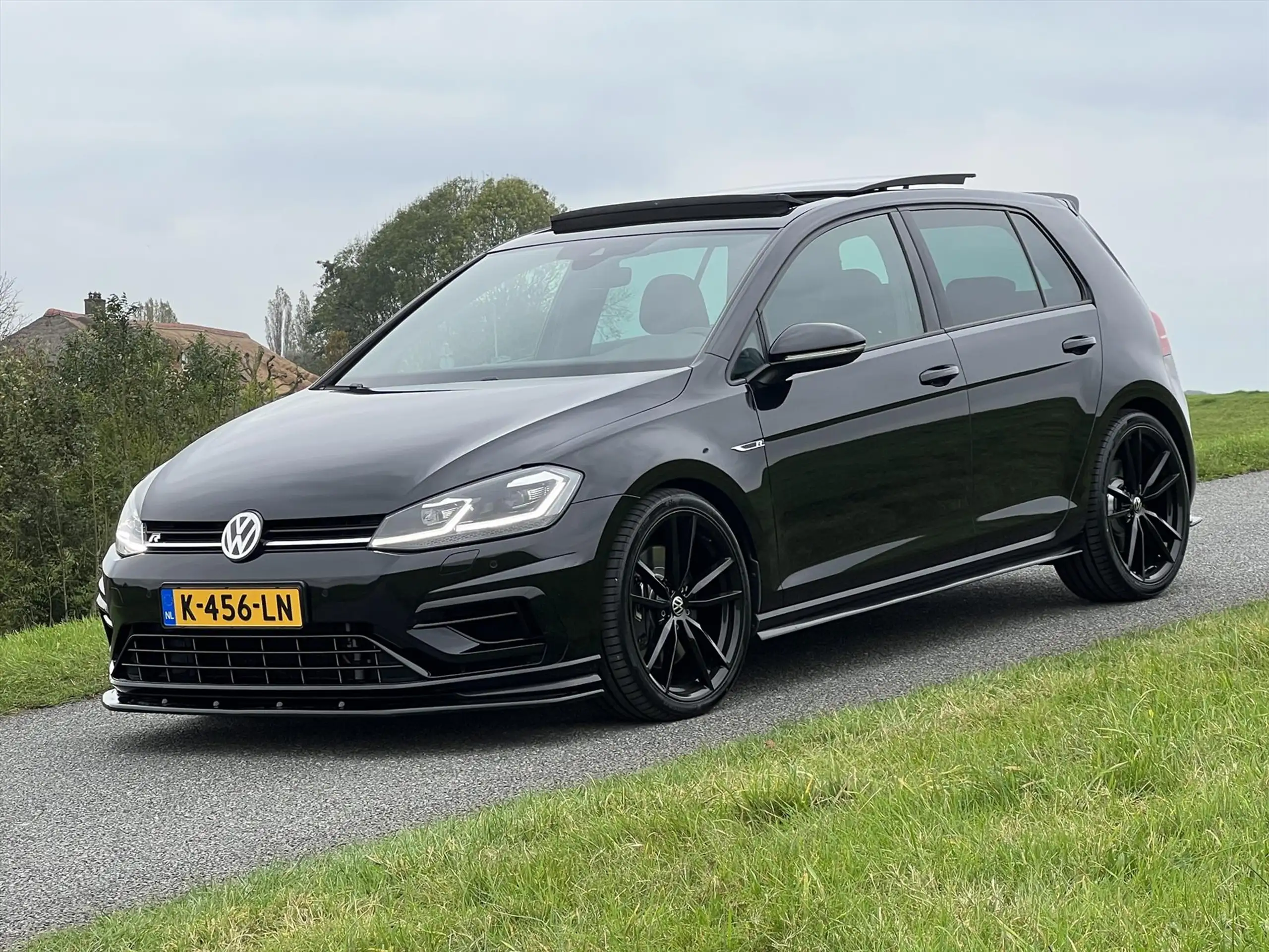 Volkswagen - Golf