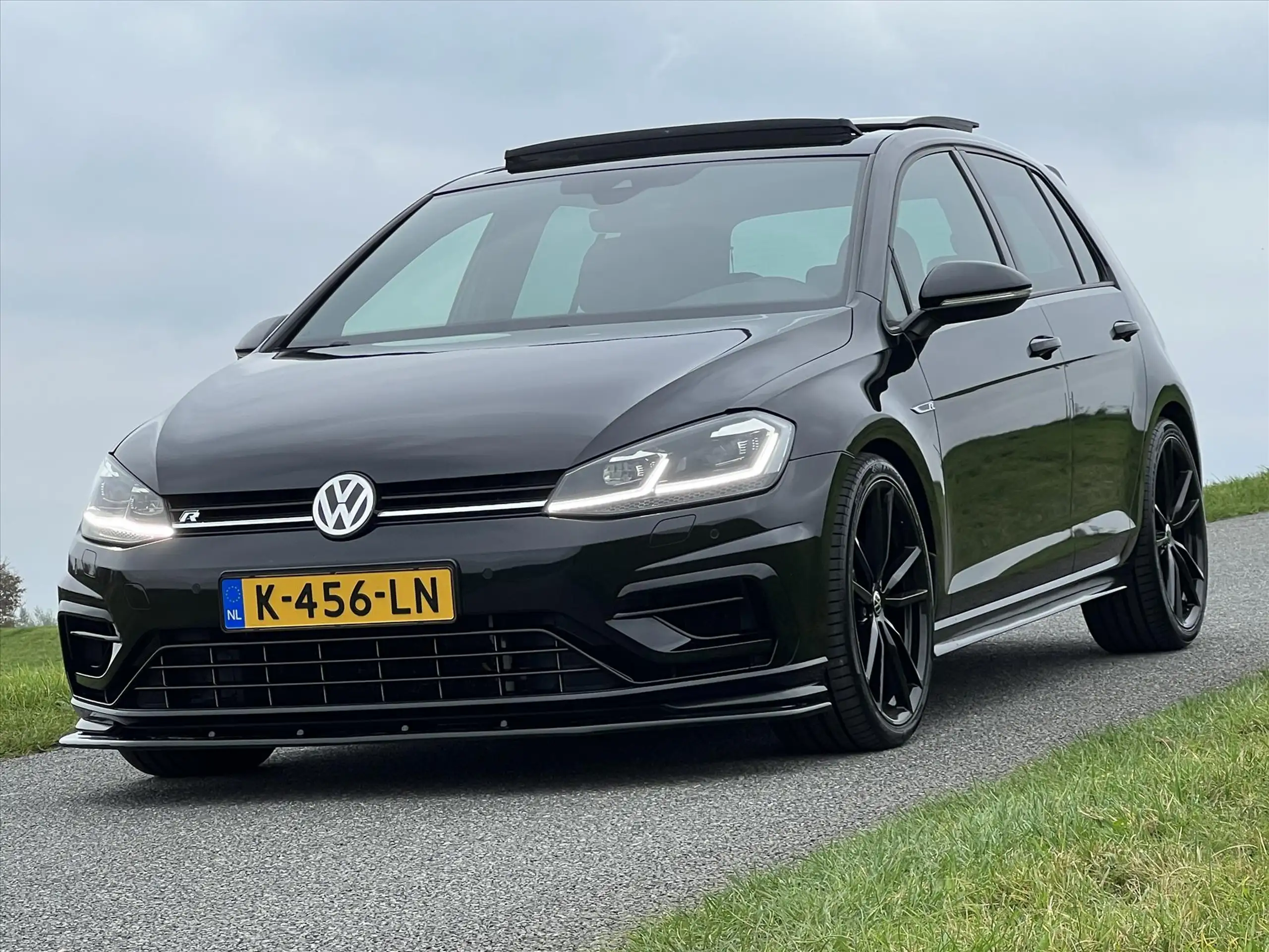 Volkswagen - Golf