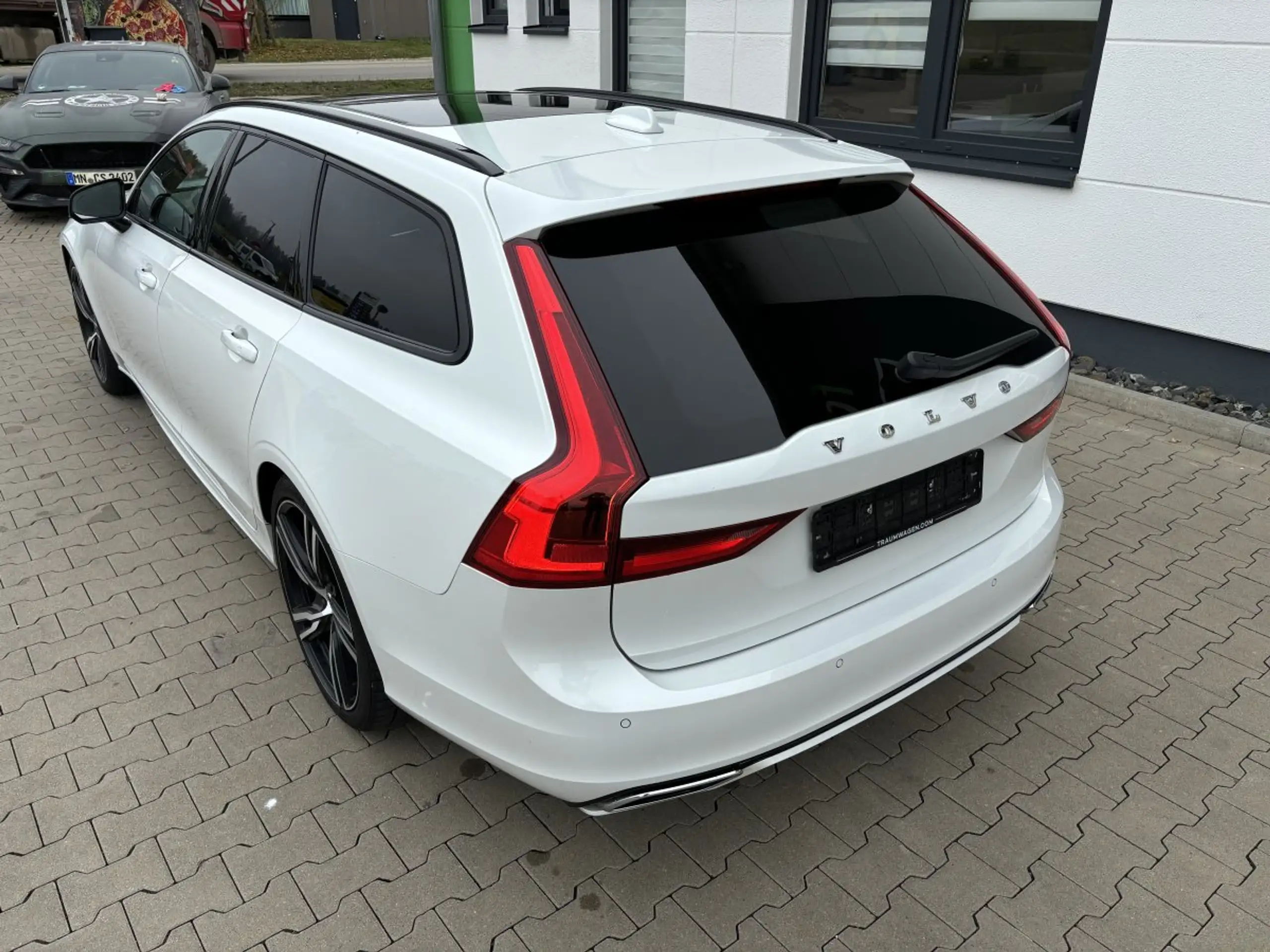 Volvo - V90