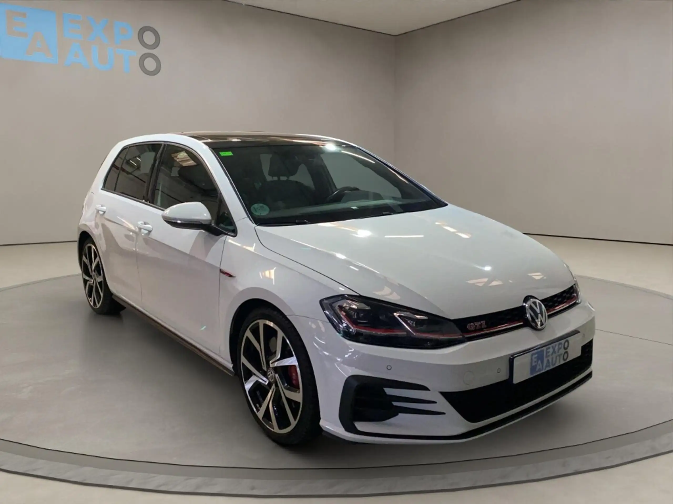 Volkswagen - Golf GTI