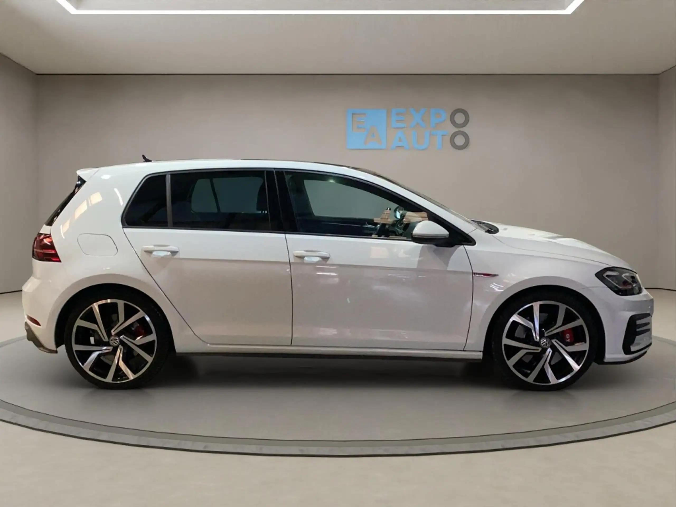 Volkswagen - Golf GTI