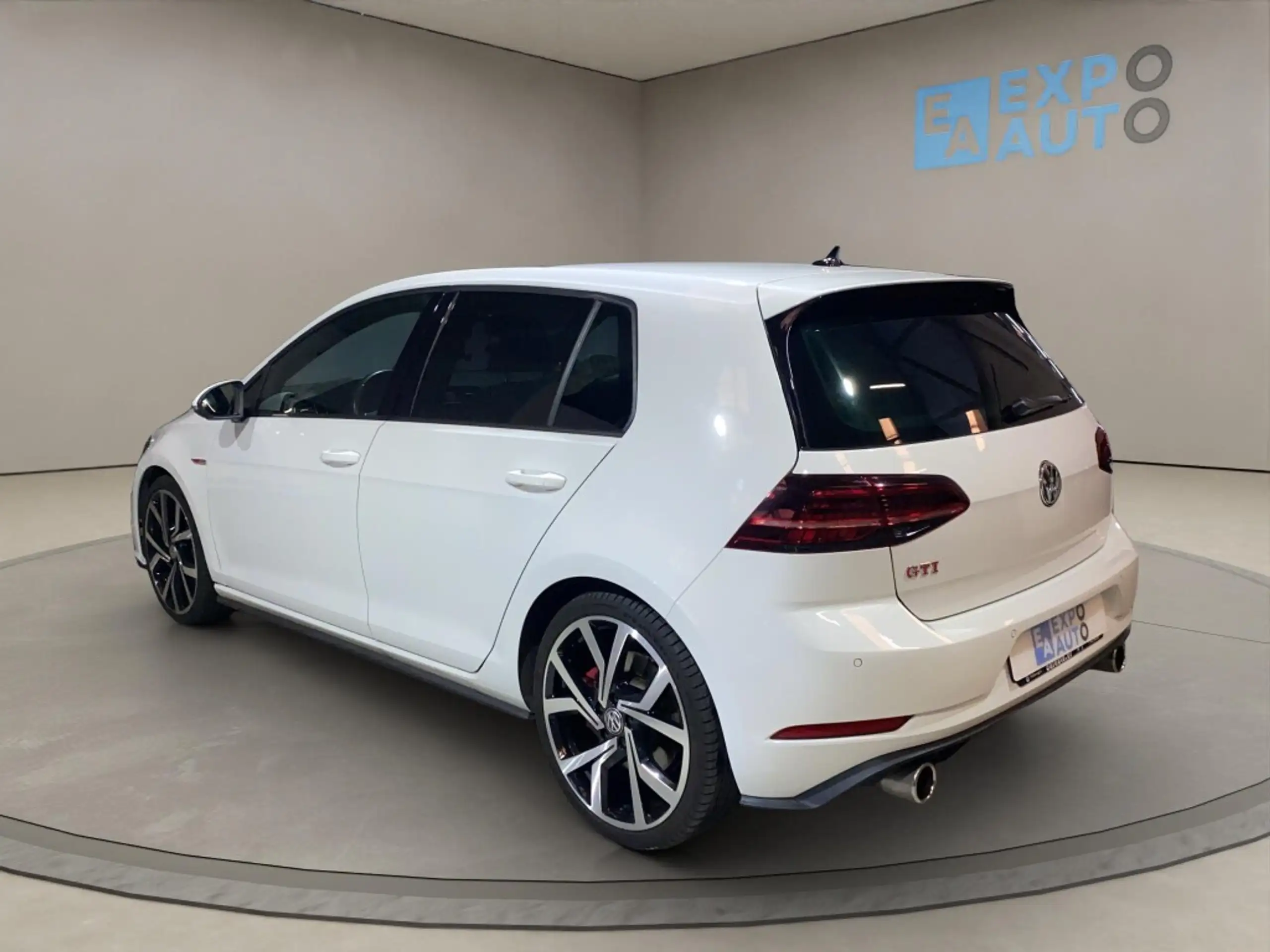 Volkswagen - Golf GTI