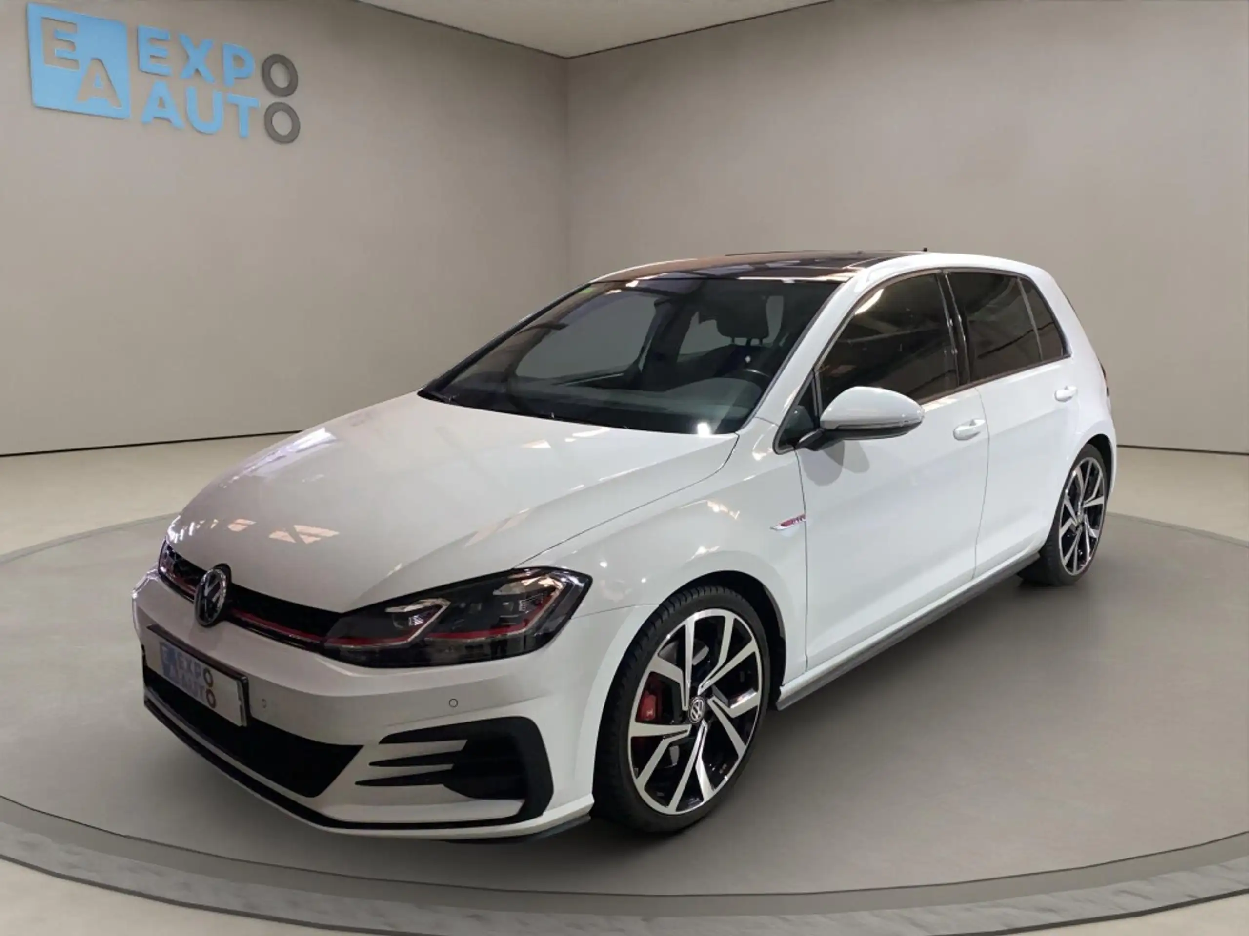 Volkswagen - Golf GTI