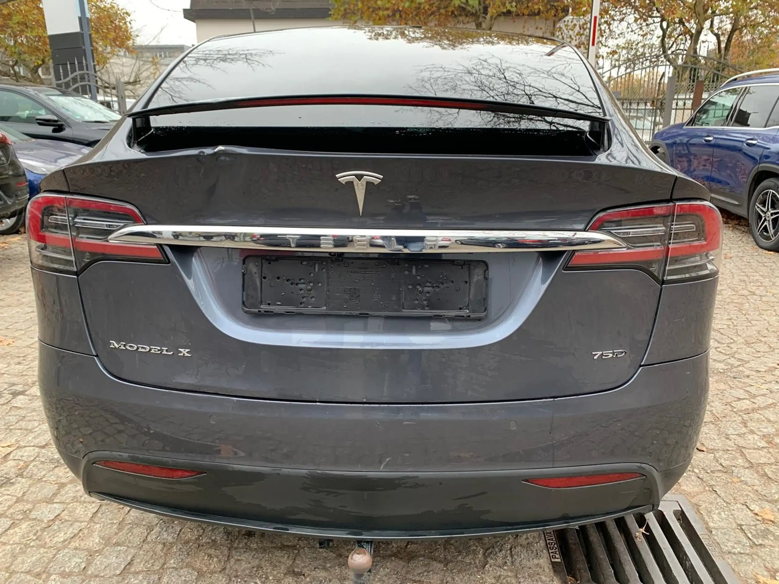 Tesla - Model X