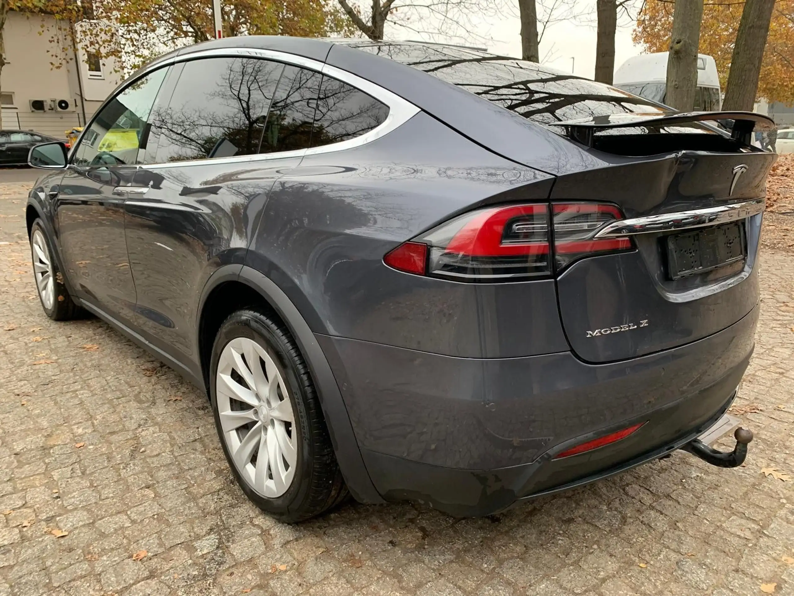 Tesla - Model X