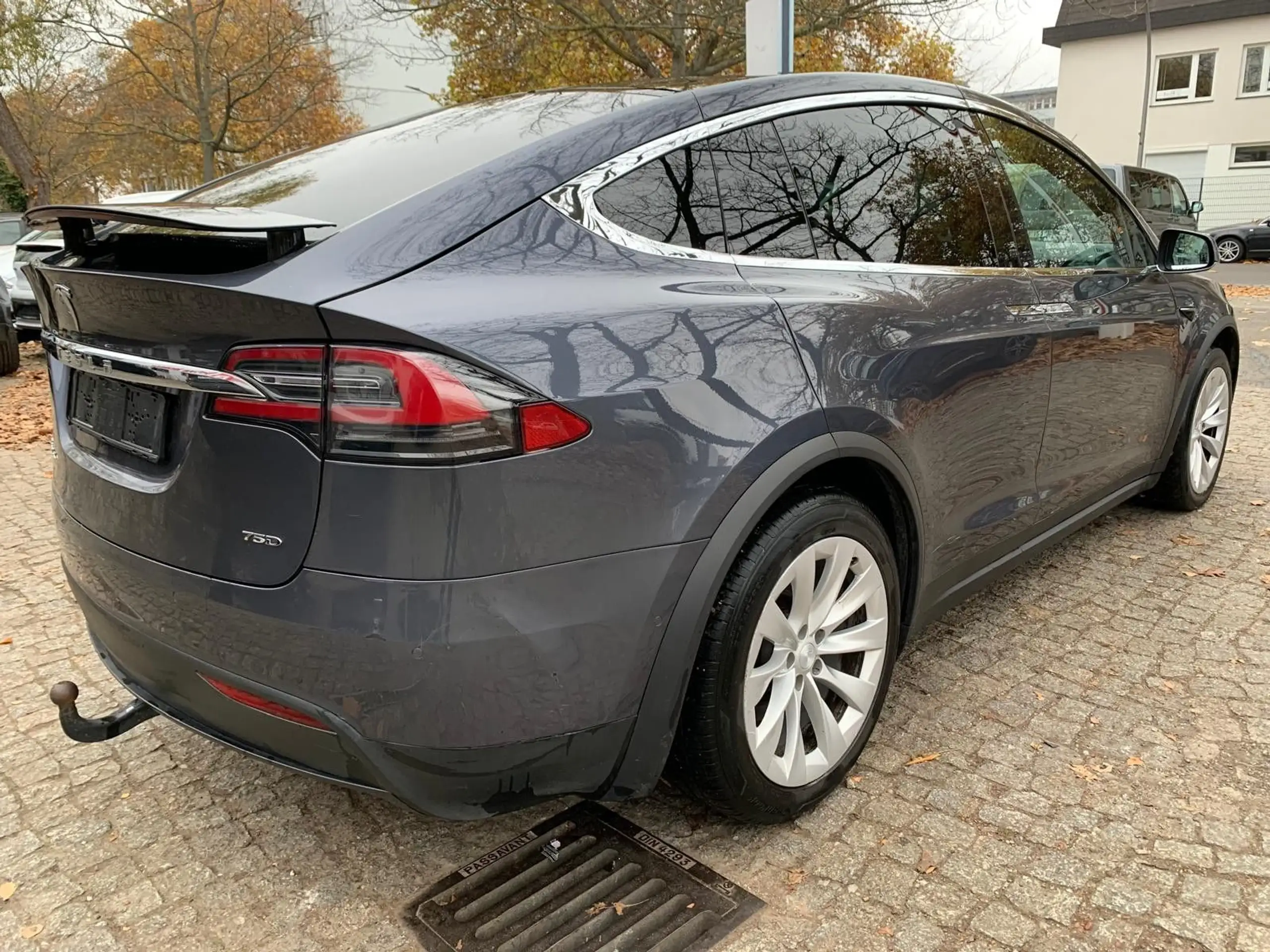 Tesla - Model X