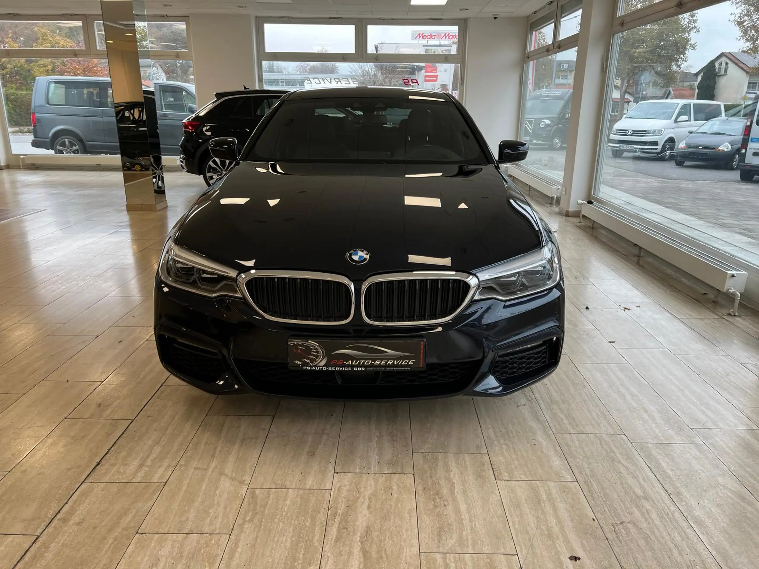 BMW - 530