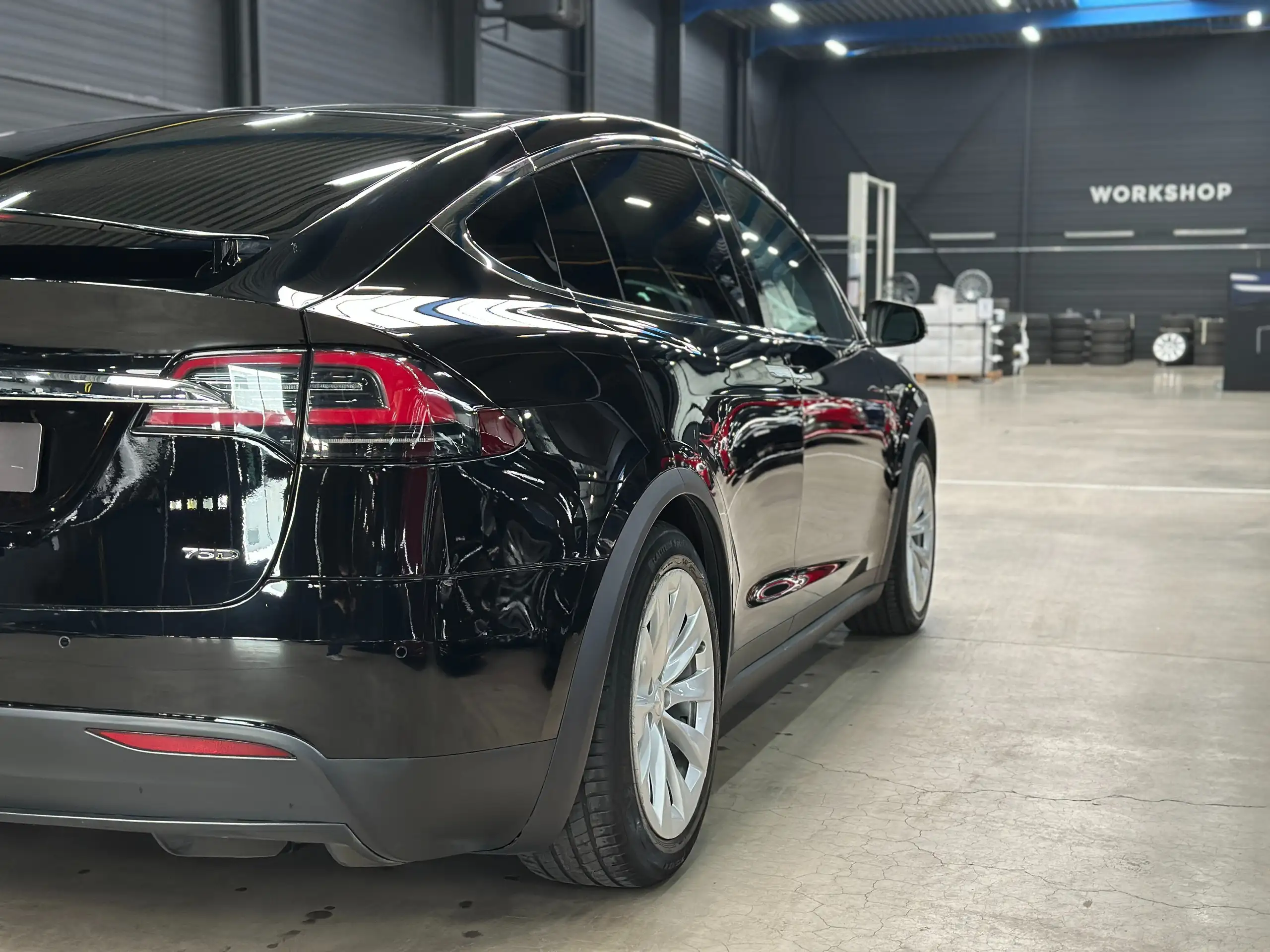 Tesla - Model X