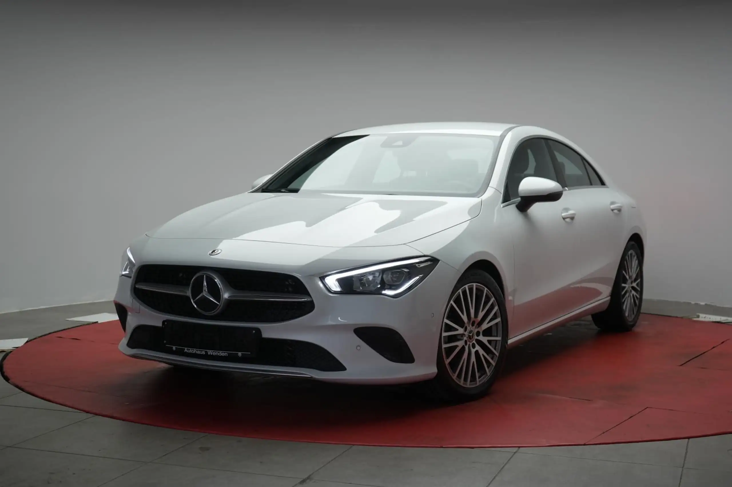 Mercedes-Benz - CLA 200