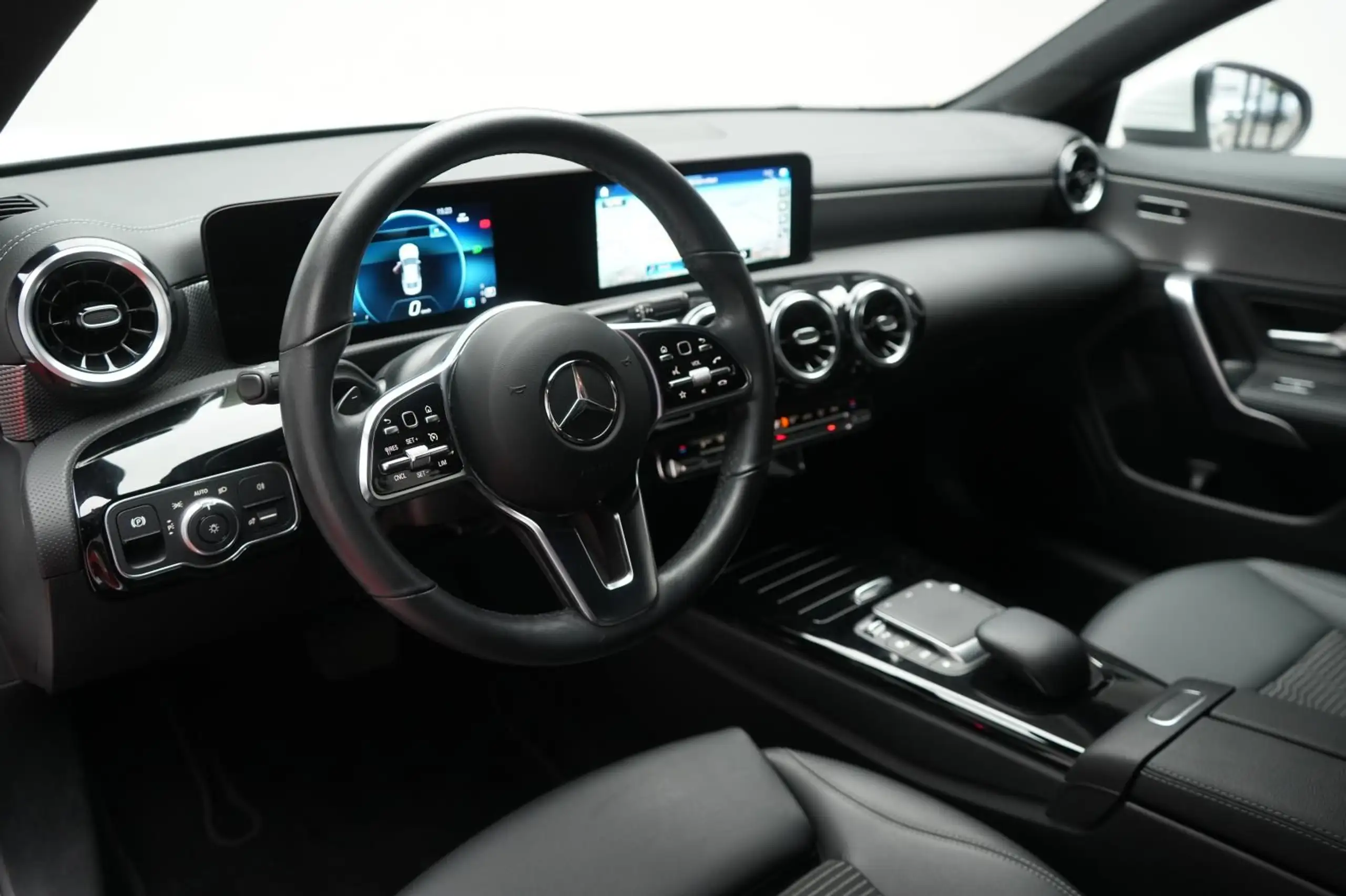 Mercedes-Benz - CLA 200