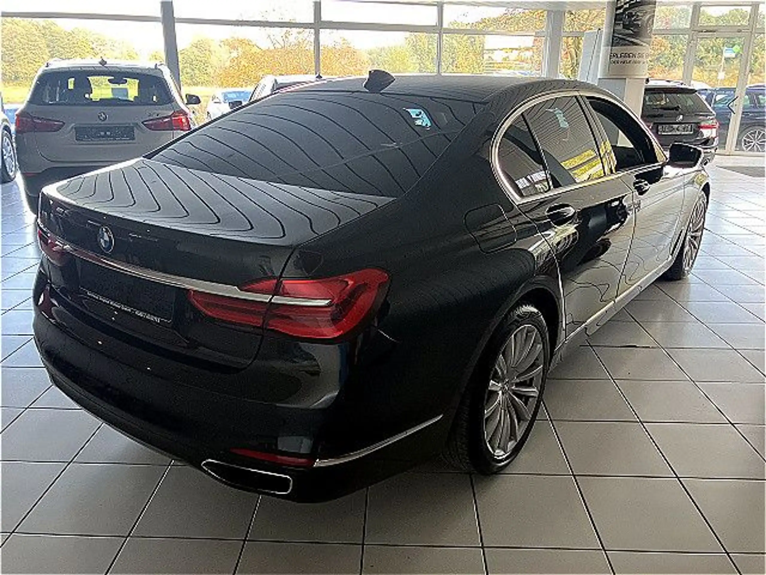 BMW - 730