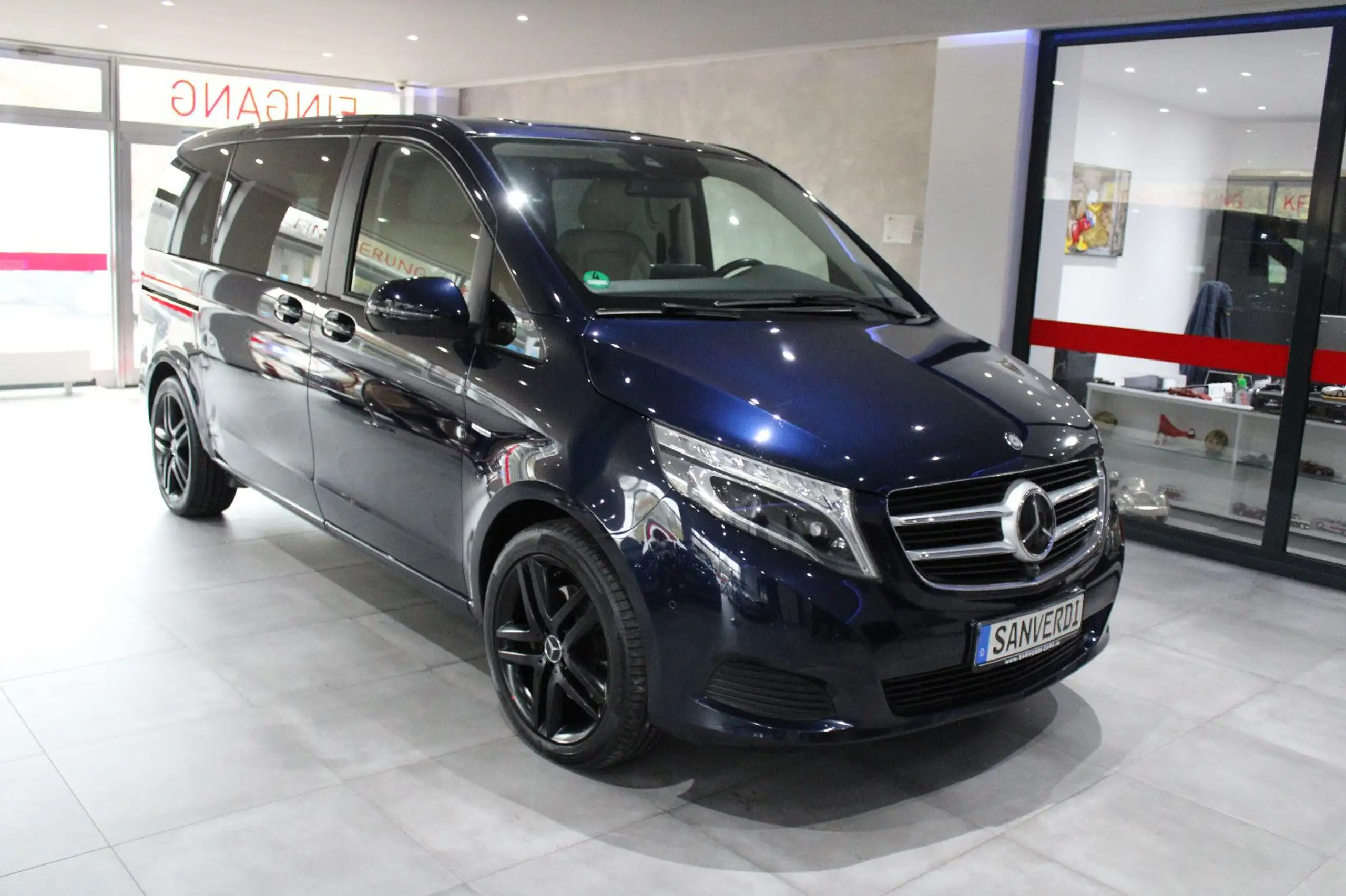 Mercedes-Benz - V 250