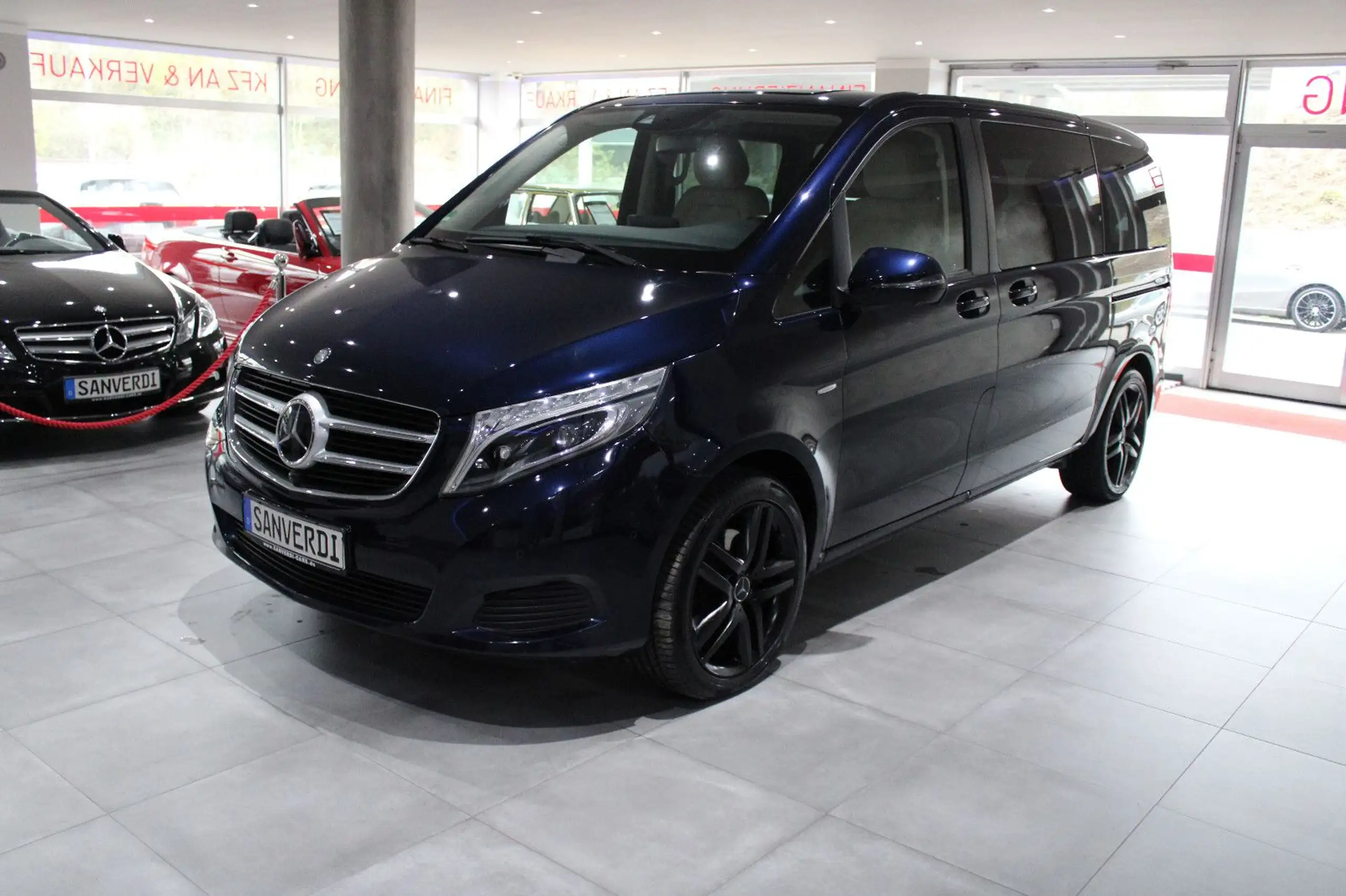 Mercedes-Benz - V 250