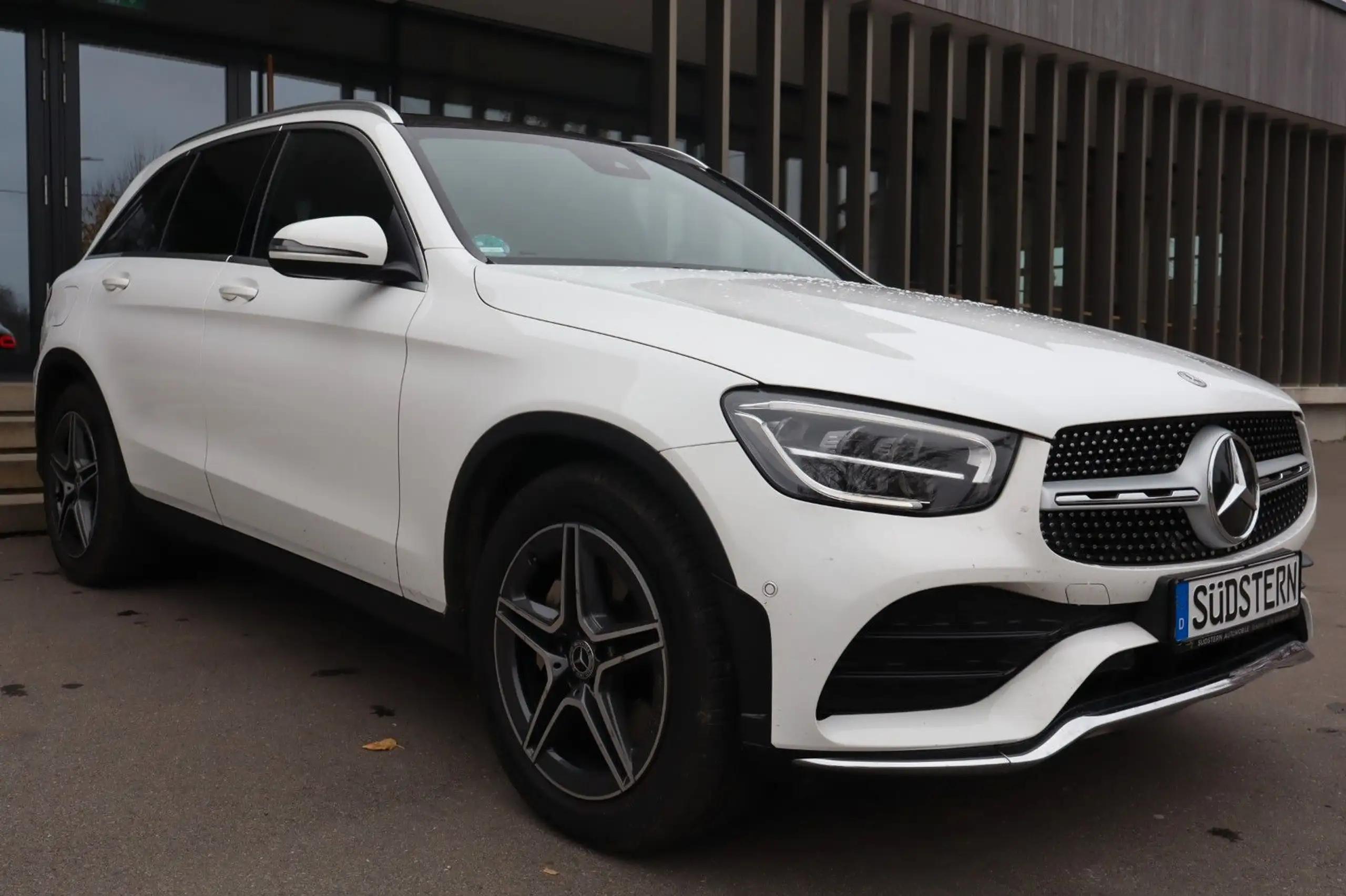 Mercedes-Benz - GLC 220