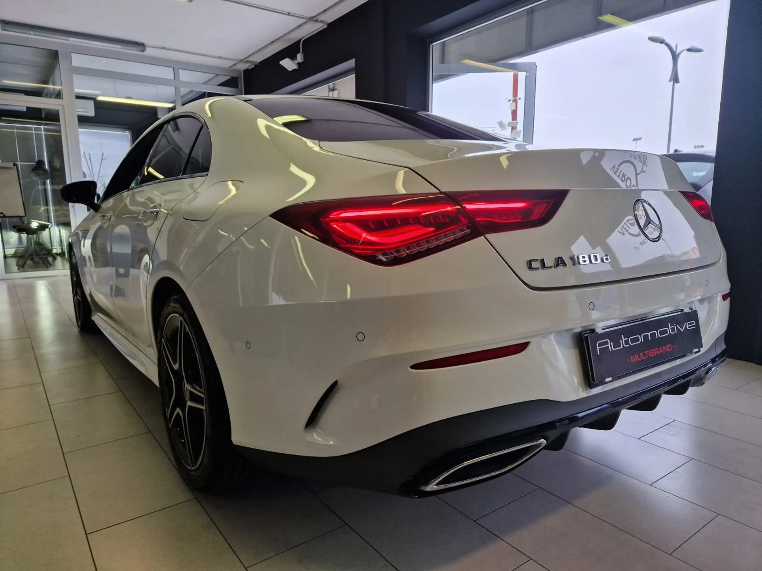 Mercedes-Benz - CLA 180