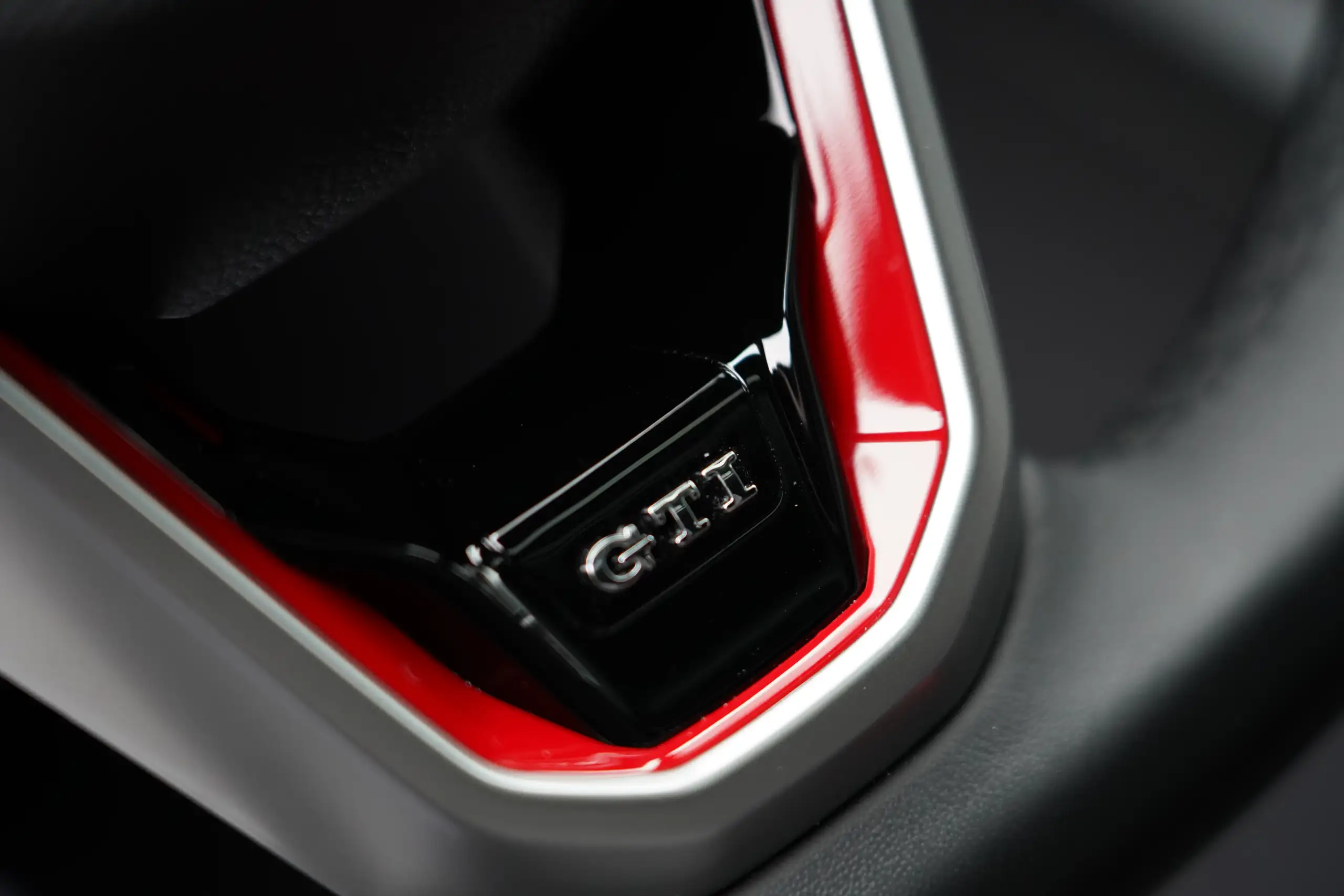 Volkswagen - Golf GTI