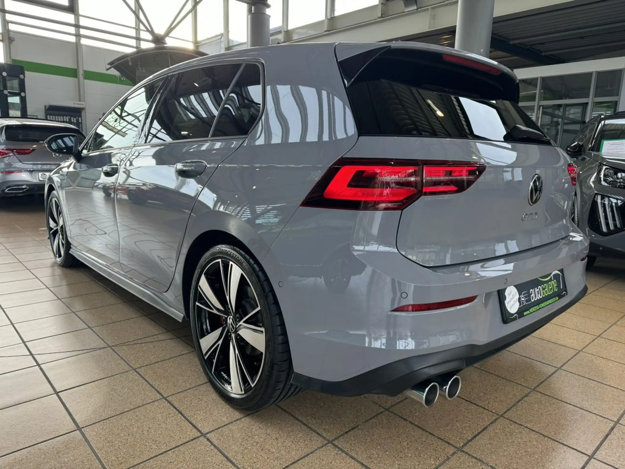 Volkswagen - Golf