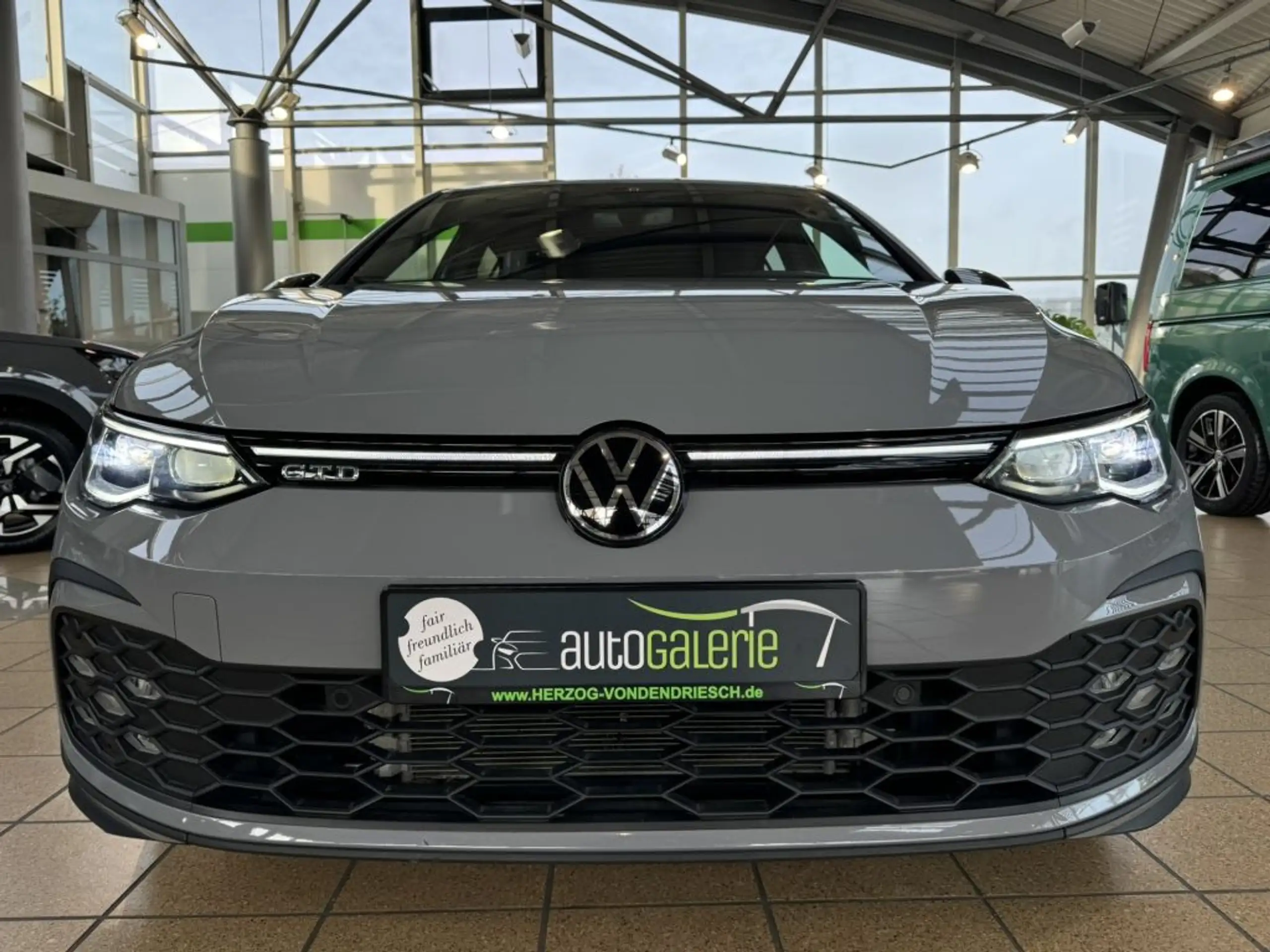 Volkswagen - Golf