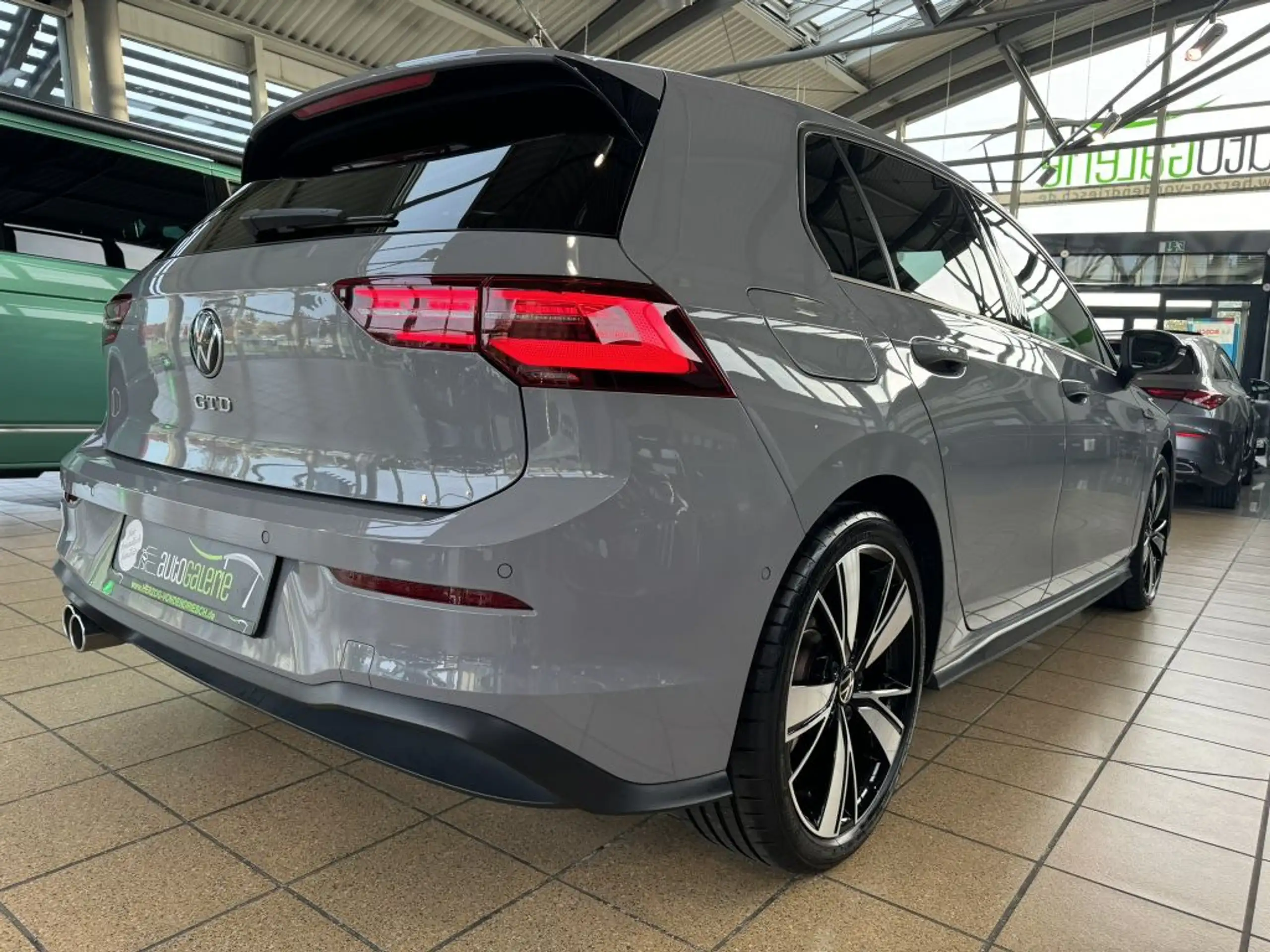 Volkswagen - Golf