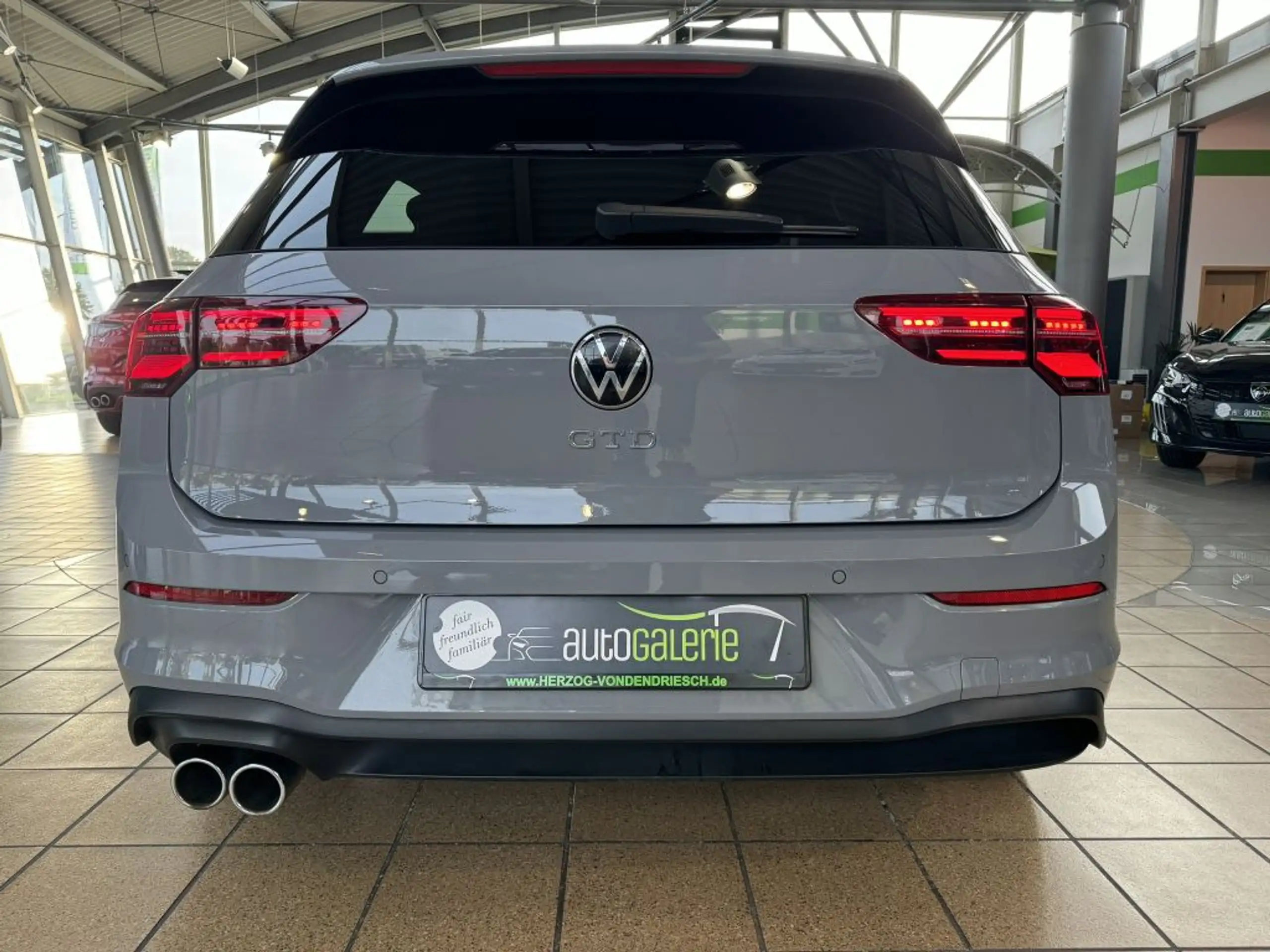 Volkswagen - Golf