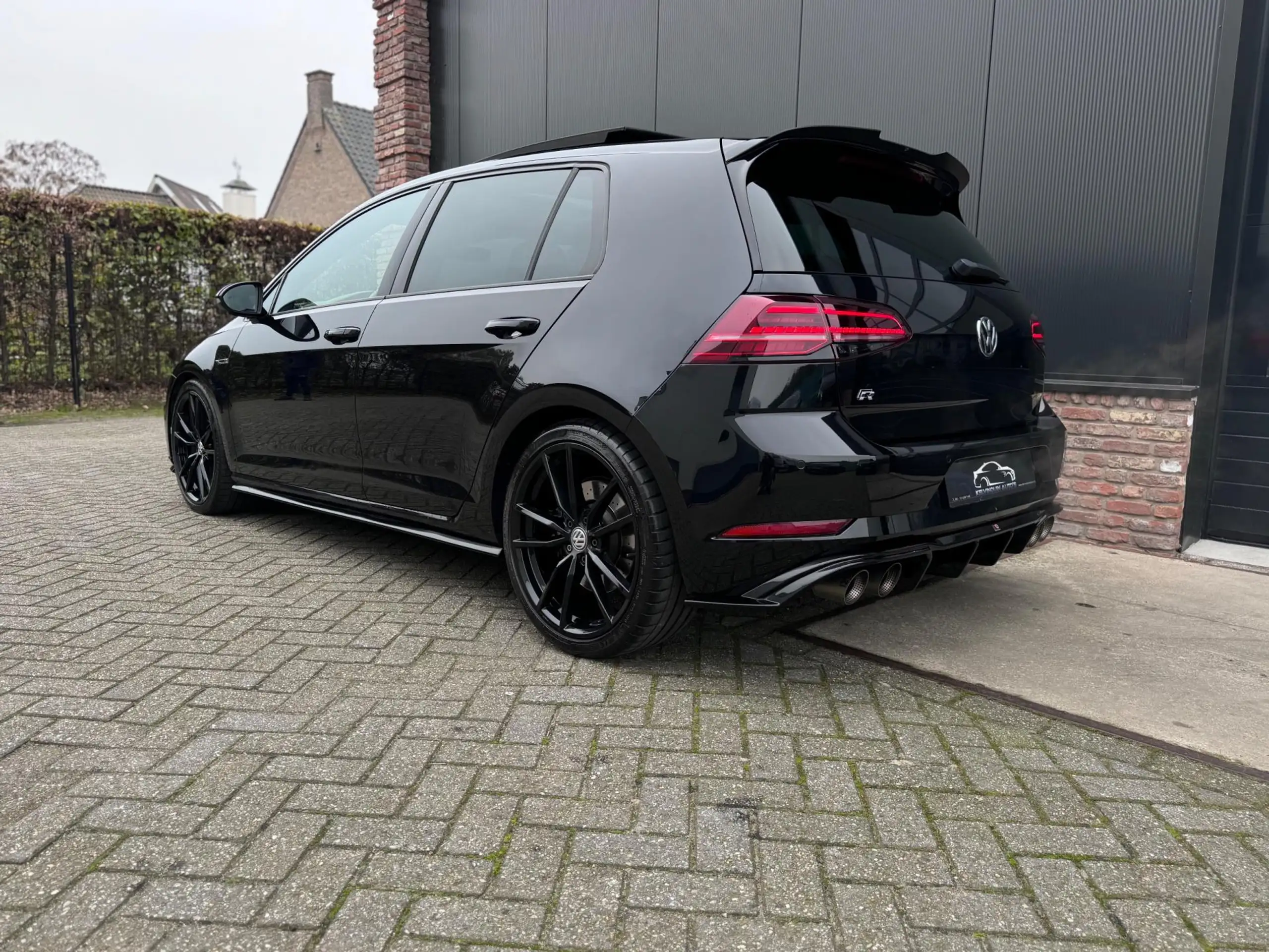 Volkswagen - Golf