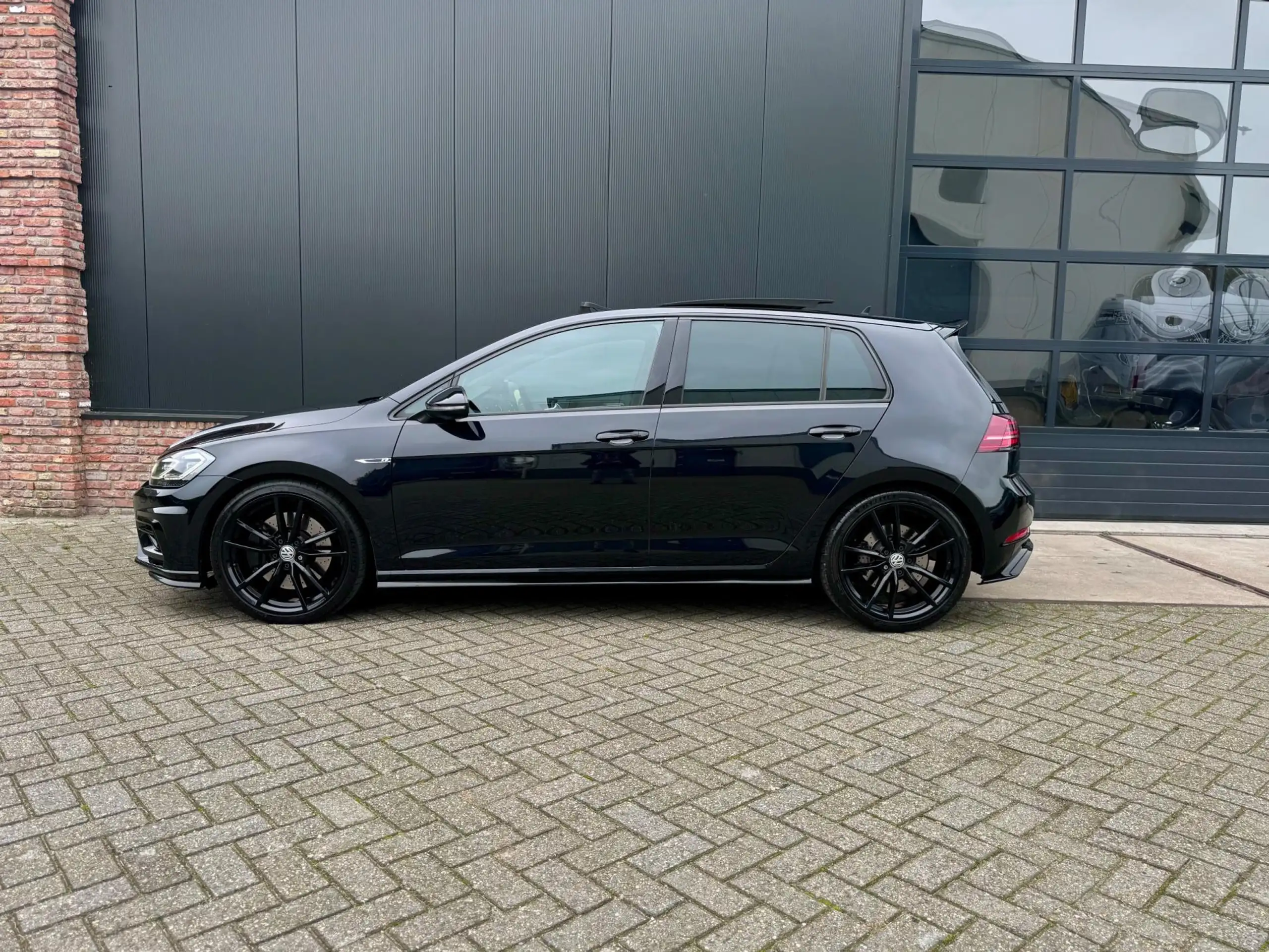 Volkswagen - Golf