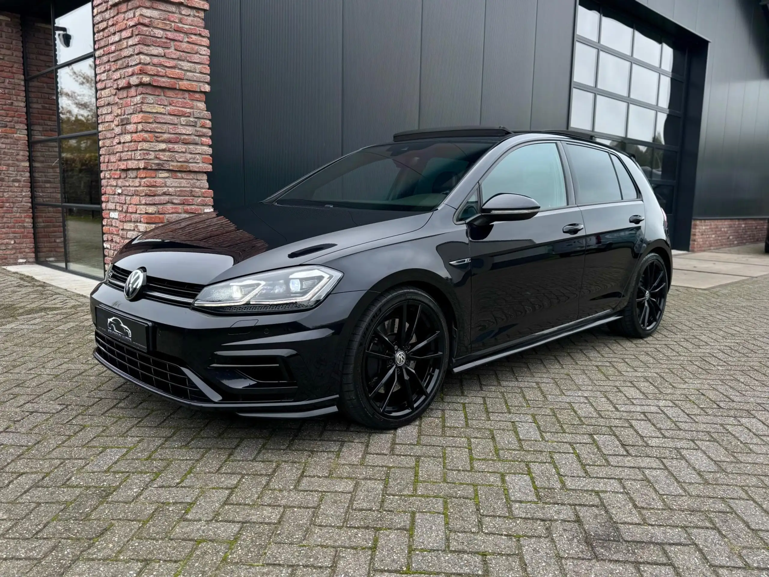 Volkswagen - Golf