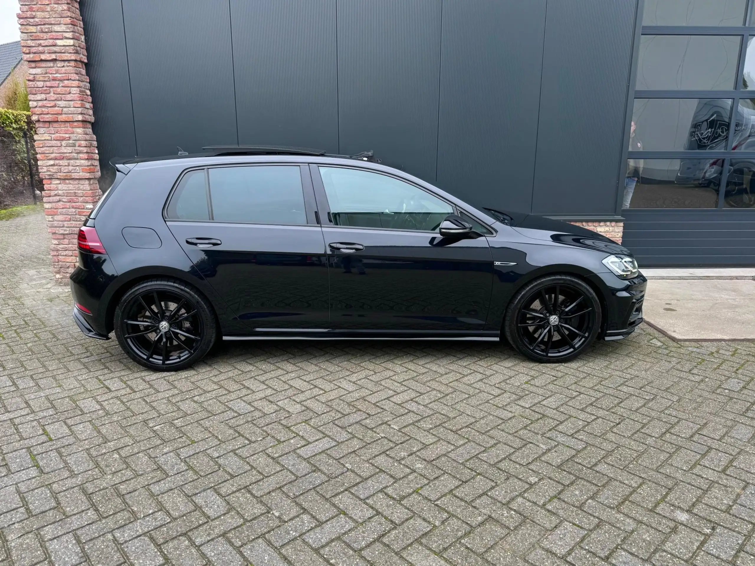 Volkswagen - Golf