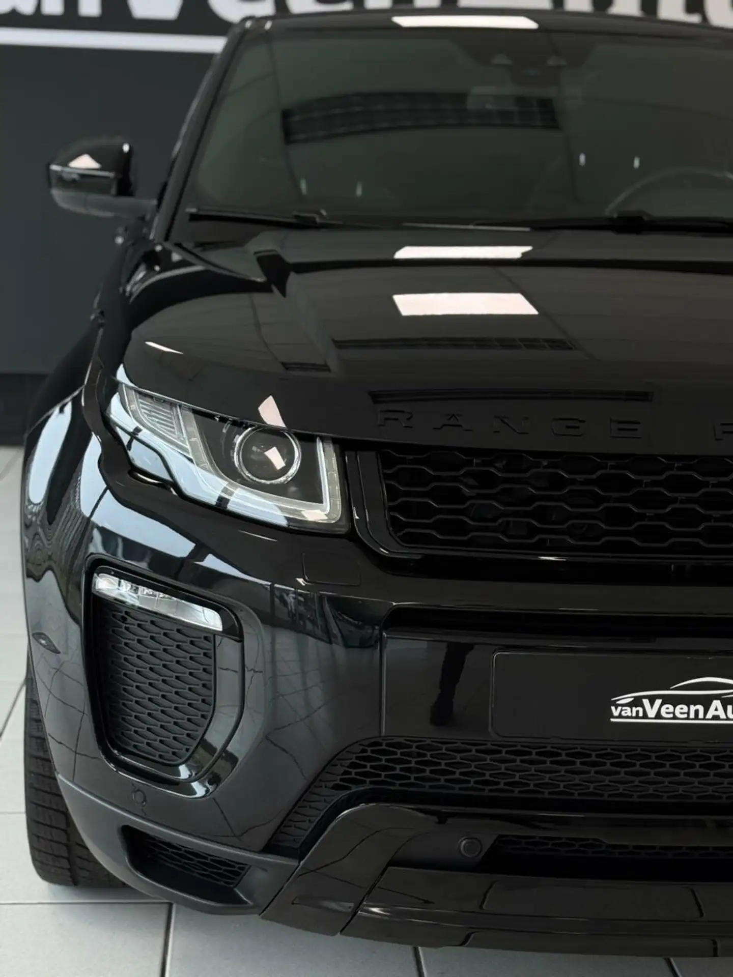 Land Rover - Range Rover Evoque