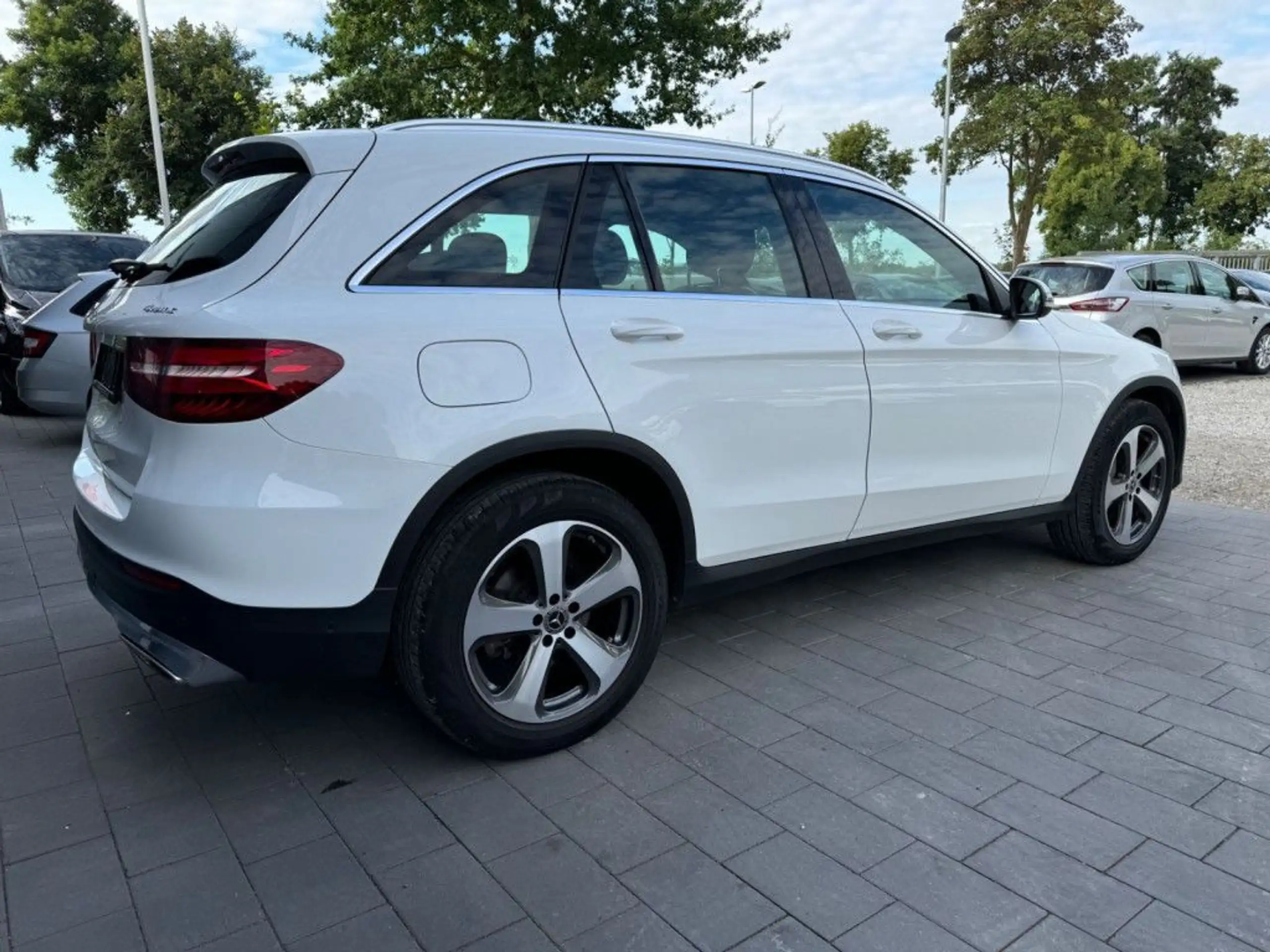 Mercedes-Benz - GLC 250