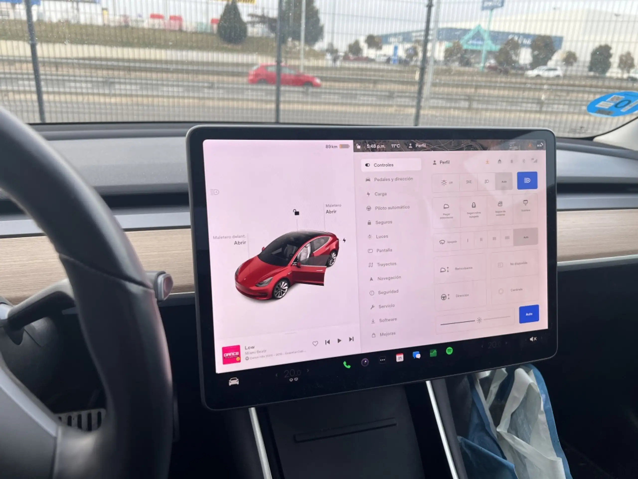 Tesla - Model 3