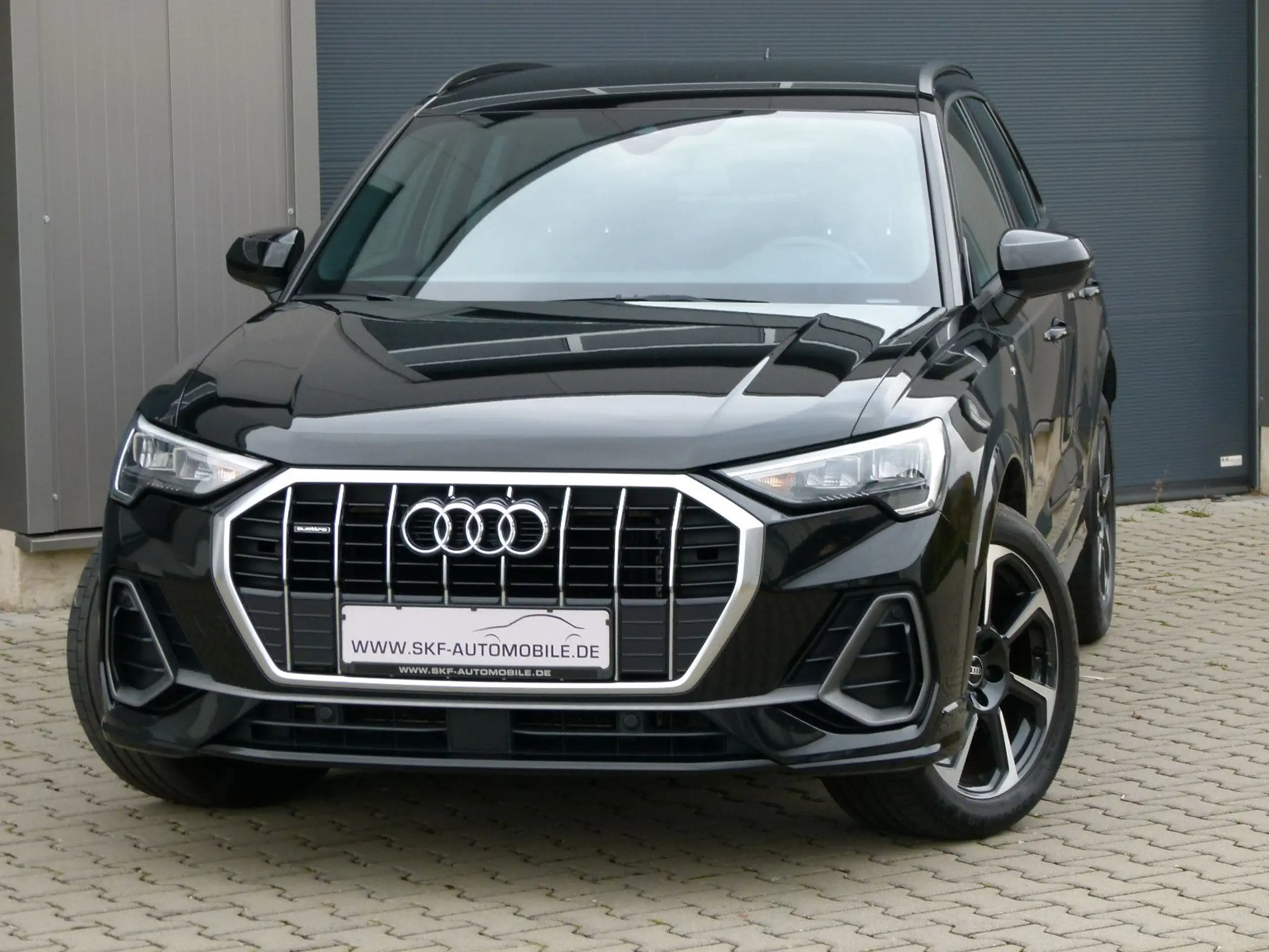 Audi - Q3