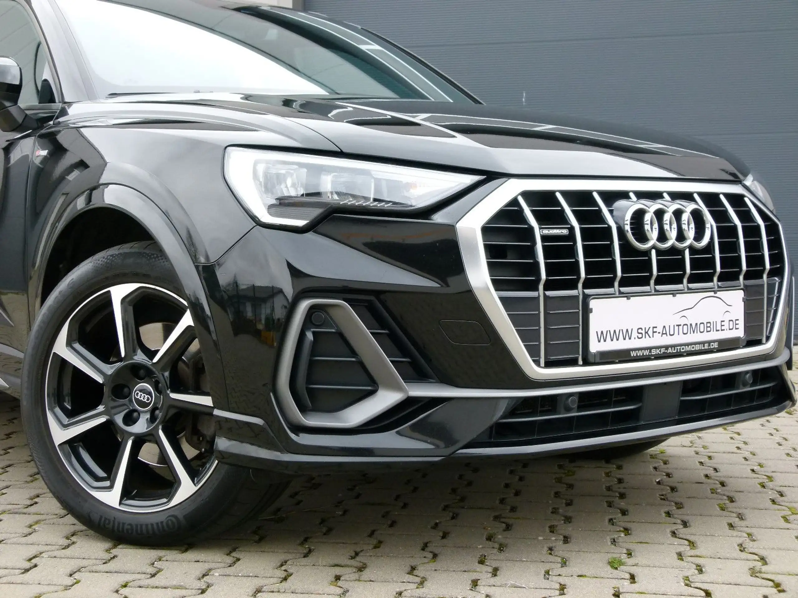 Audi - Q3